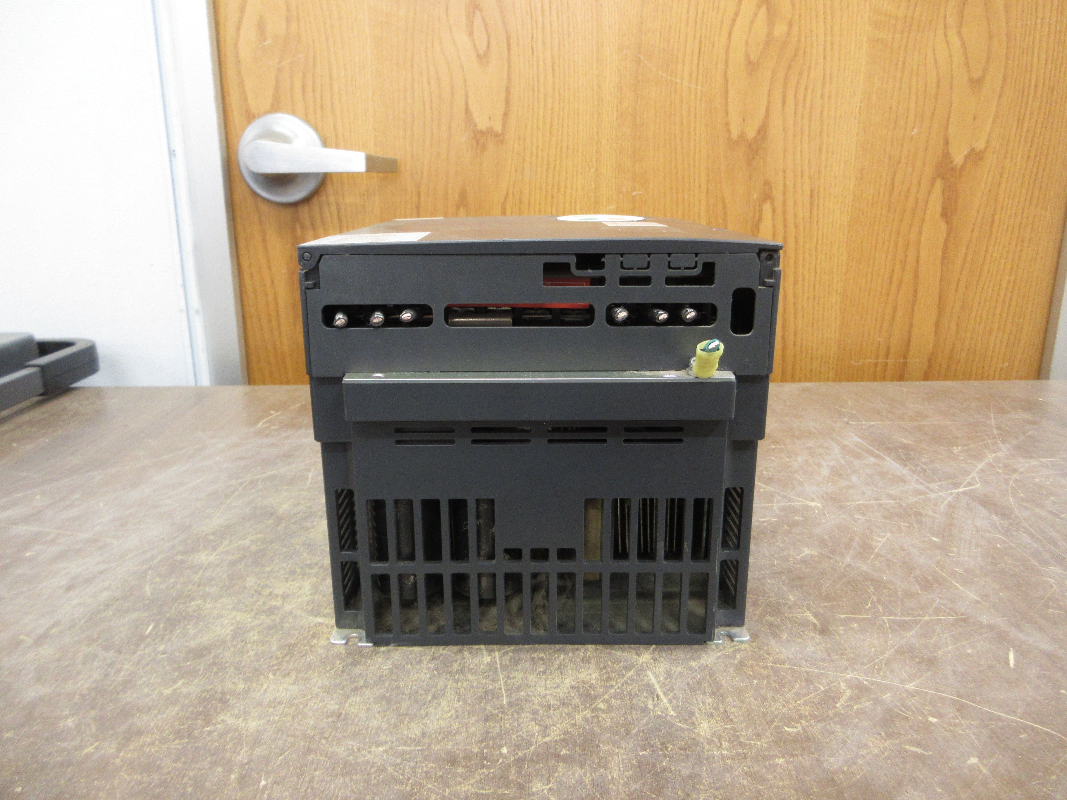 Schneider Electric Altivar AC Drive ATV212HD11N4 15HP 3Ph Used