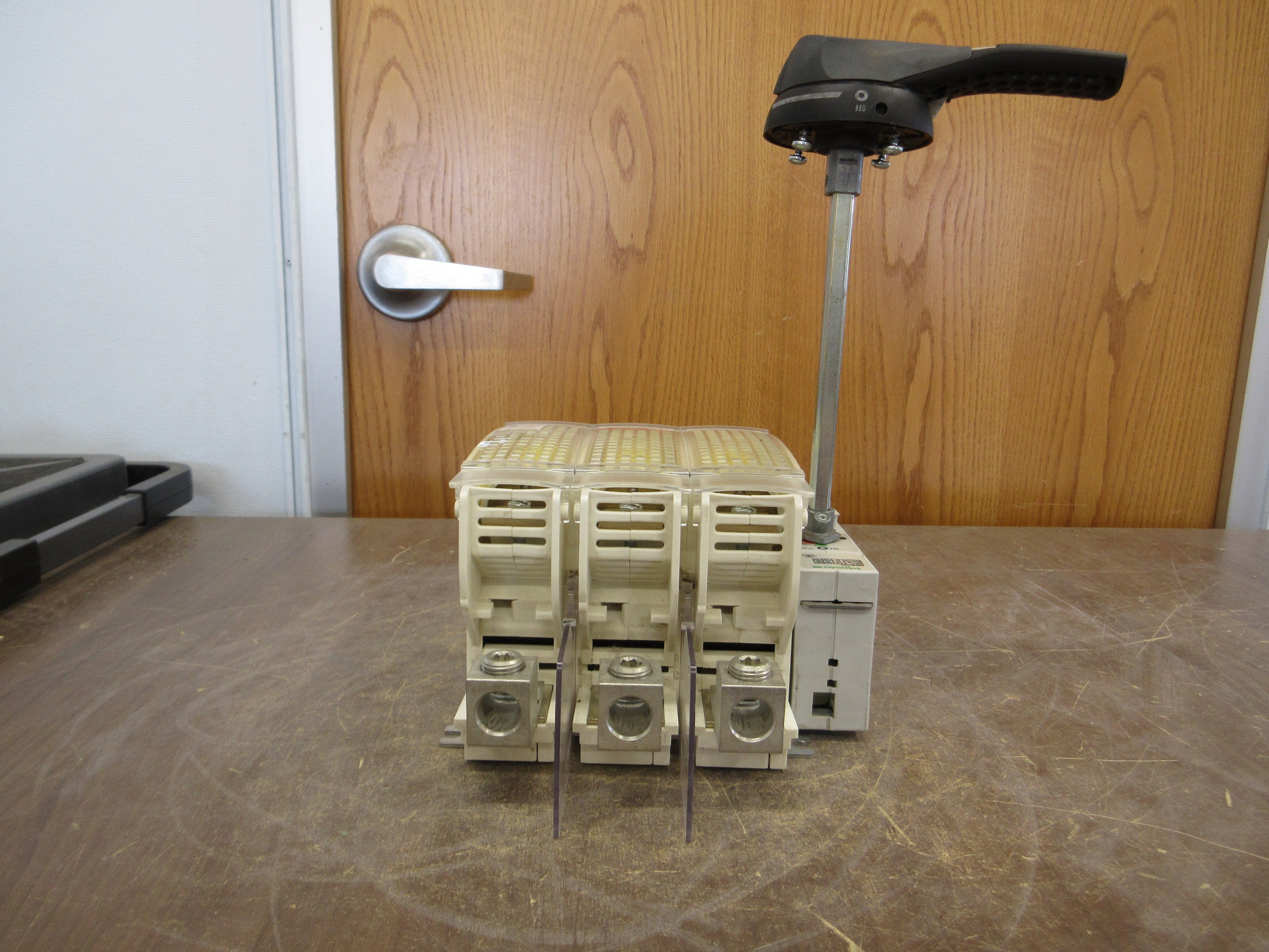 Schneider Electric Fusible Disconnect Switch GS2MLU3N 200A 600V 50/60Hz 3Ph Used