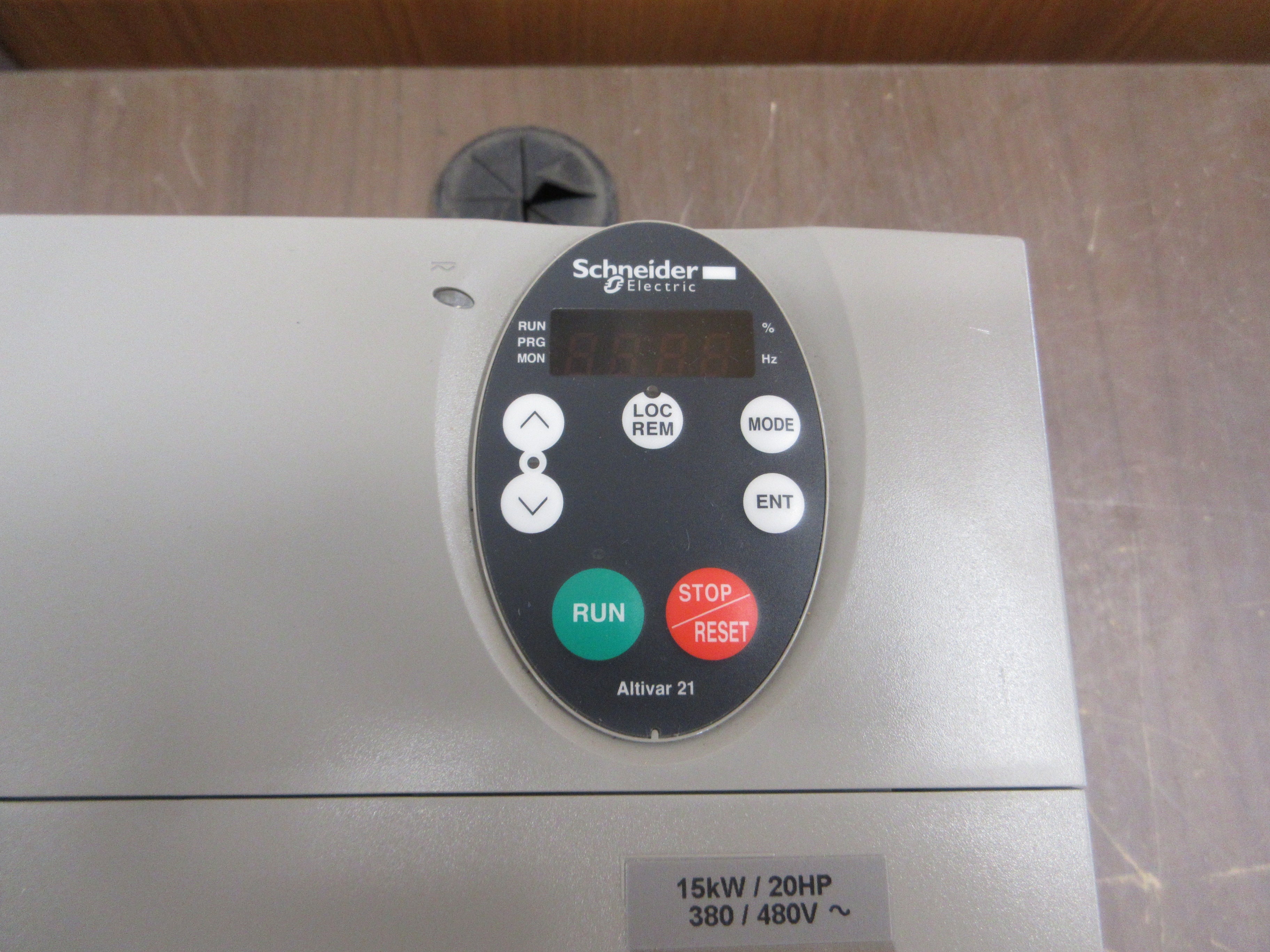 Schneider Electric Altivar AC Drive ATV21HD15N4 20HP 3Ph Used