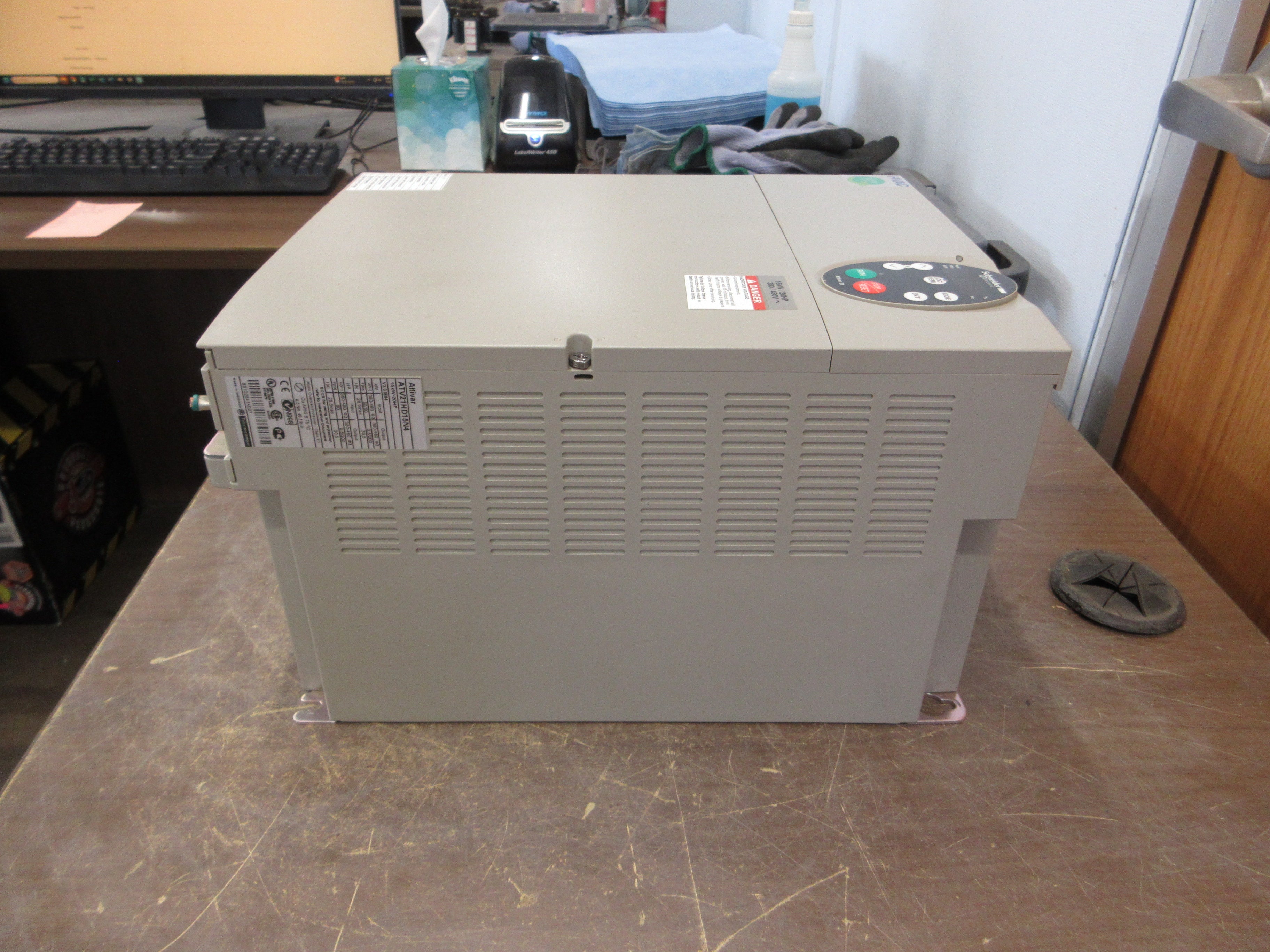 Schneider Electric Altivar AC Drive ATV21HD15N4 20HP 3Ph Used