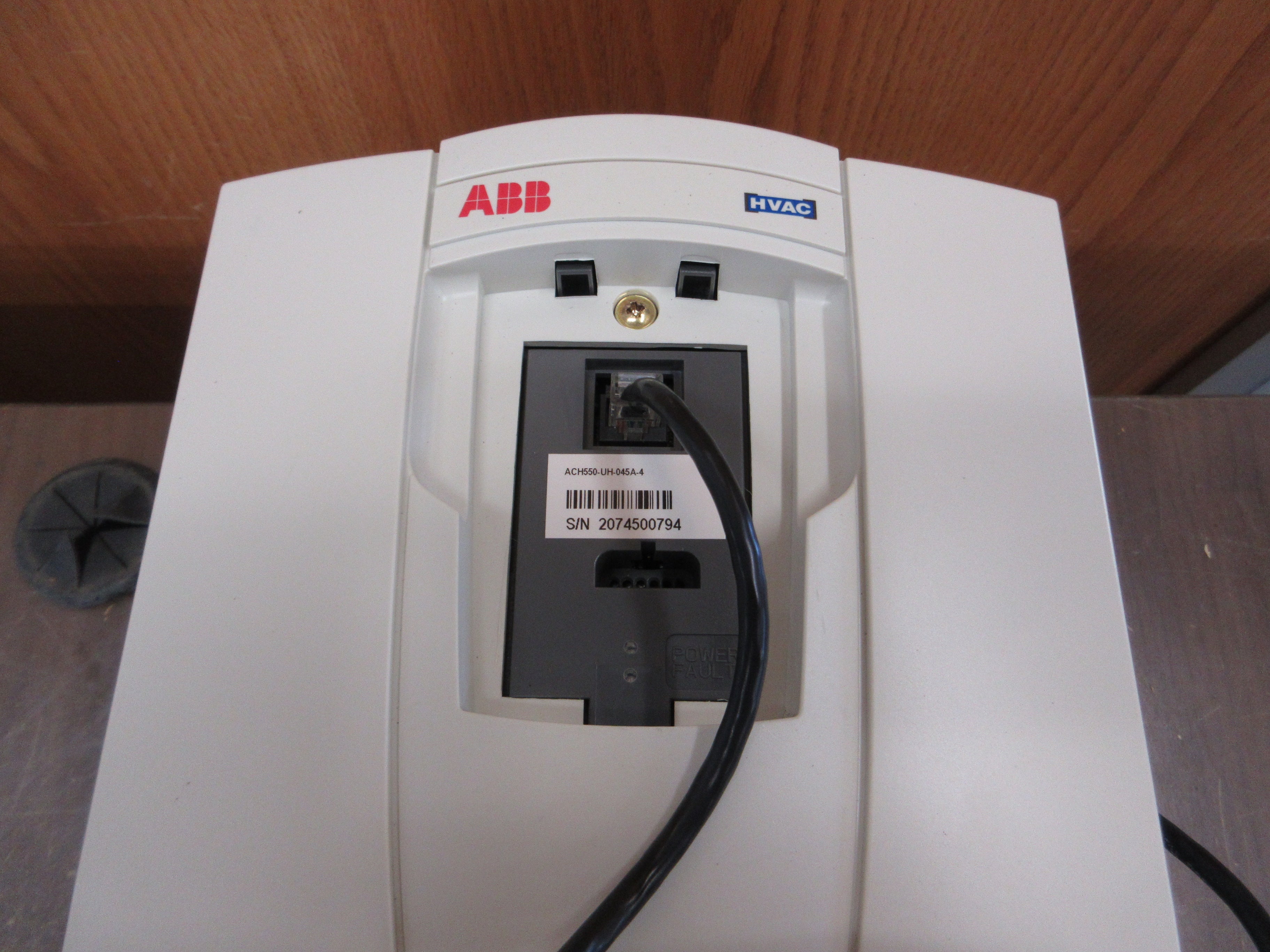 ABB ACH550 AC Drive ACH550-045A-4 30HP 3Ph w/ Keypad & External Mount Used