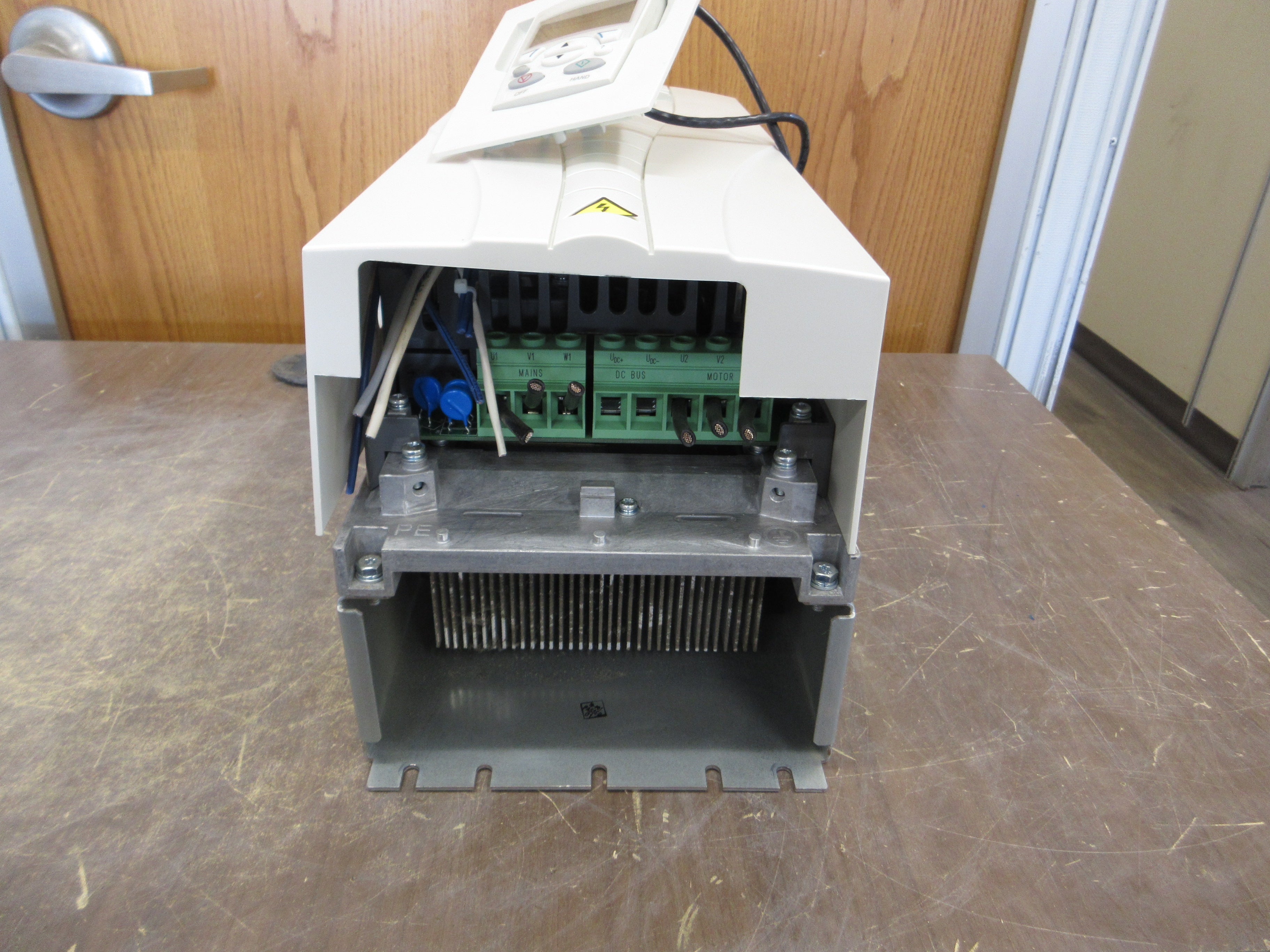 ABB ACH550 AC Drive ACH550-045A-4 30HP 3Ph w/ Keypad & External Mount Used