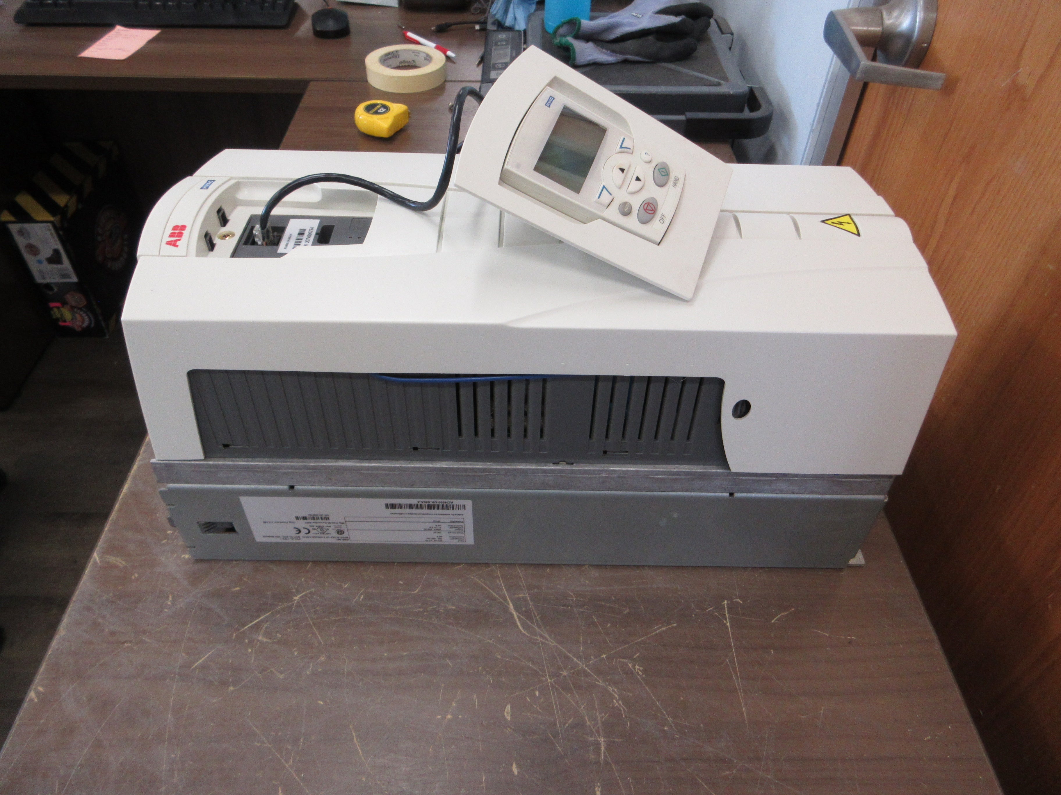 ABB ACH550 AC Drive ACH550-045A-4 30HP 3Ph w/ Keypad & External Mount Used