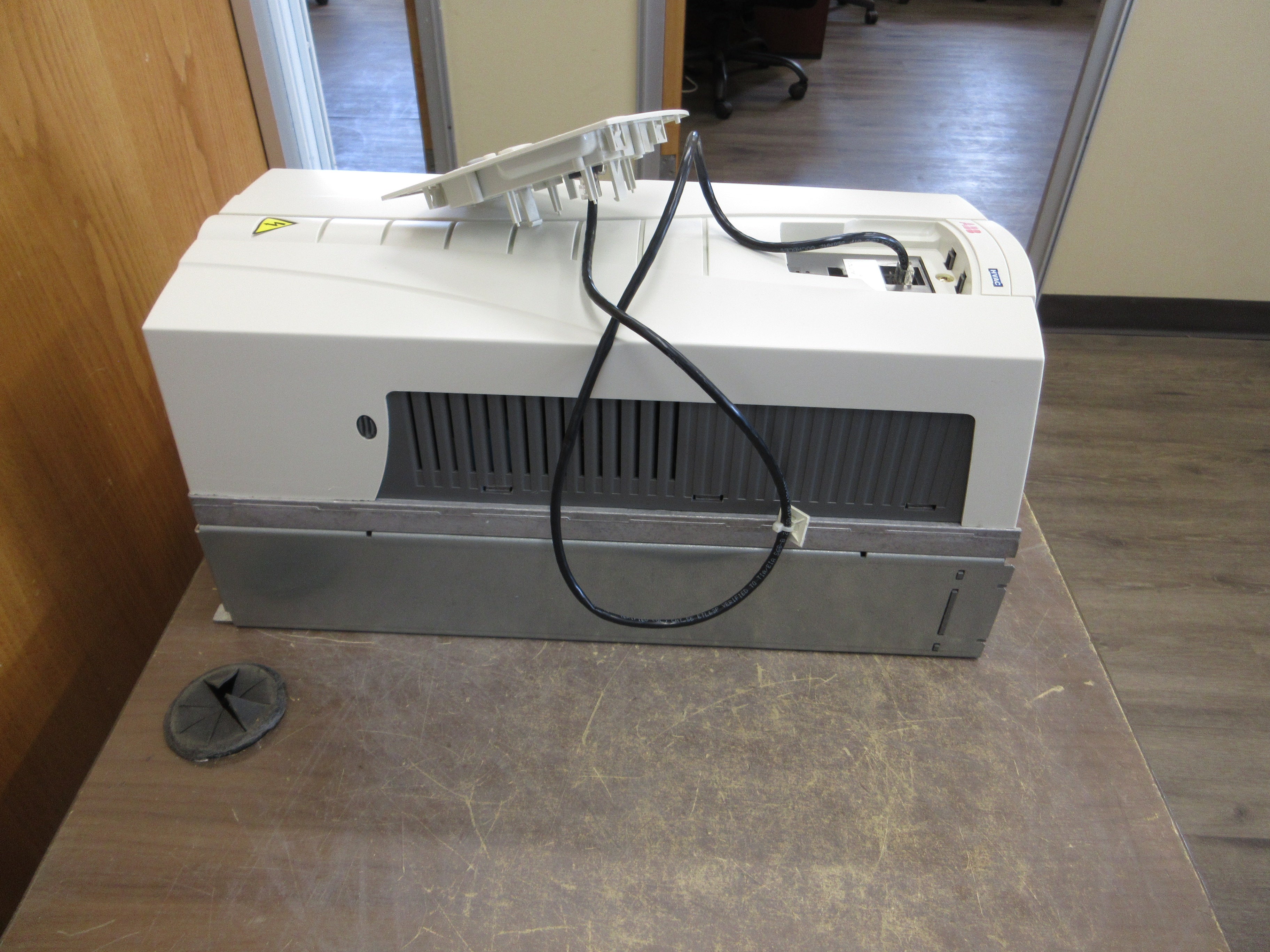 ABB ACH550 AC Drive ACH550-045A-4 30HP 3Ph w/ Keypad & External Mount Used