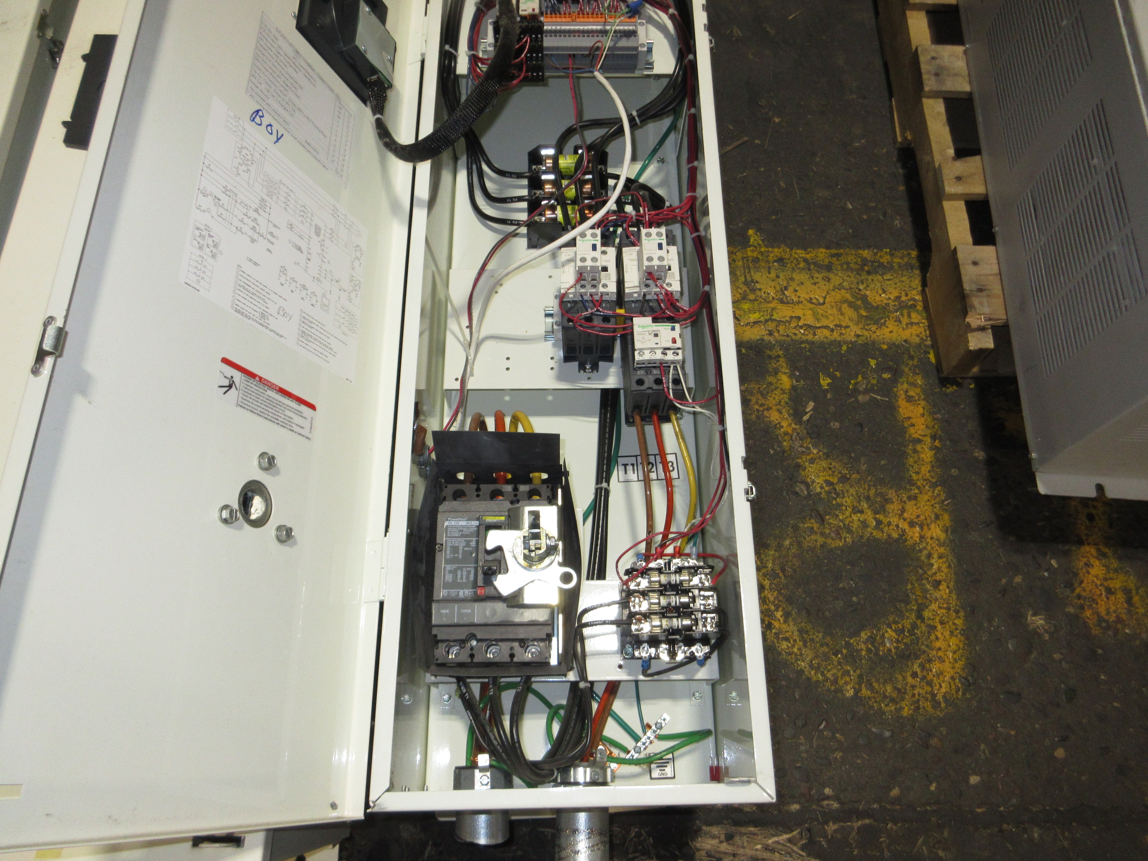 Square D ATV212 S-Flex AC Drive w/ Bypass ATV212HD22N4 Type: SFD212MG4Y Mod: D07