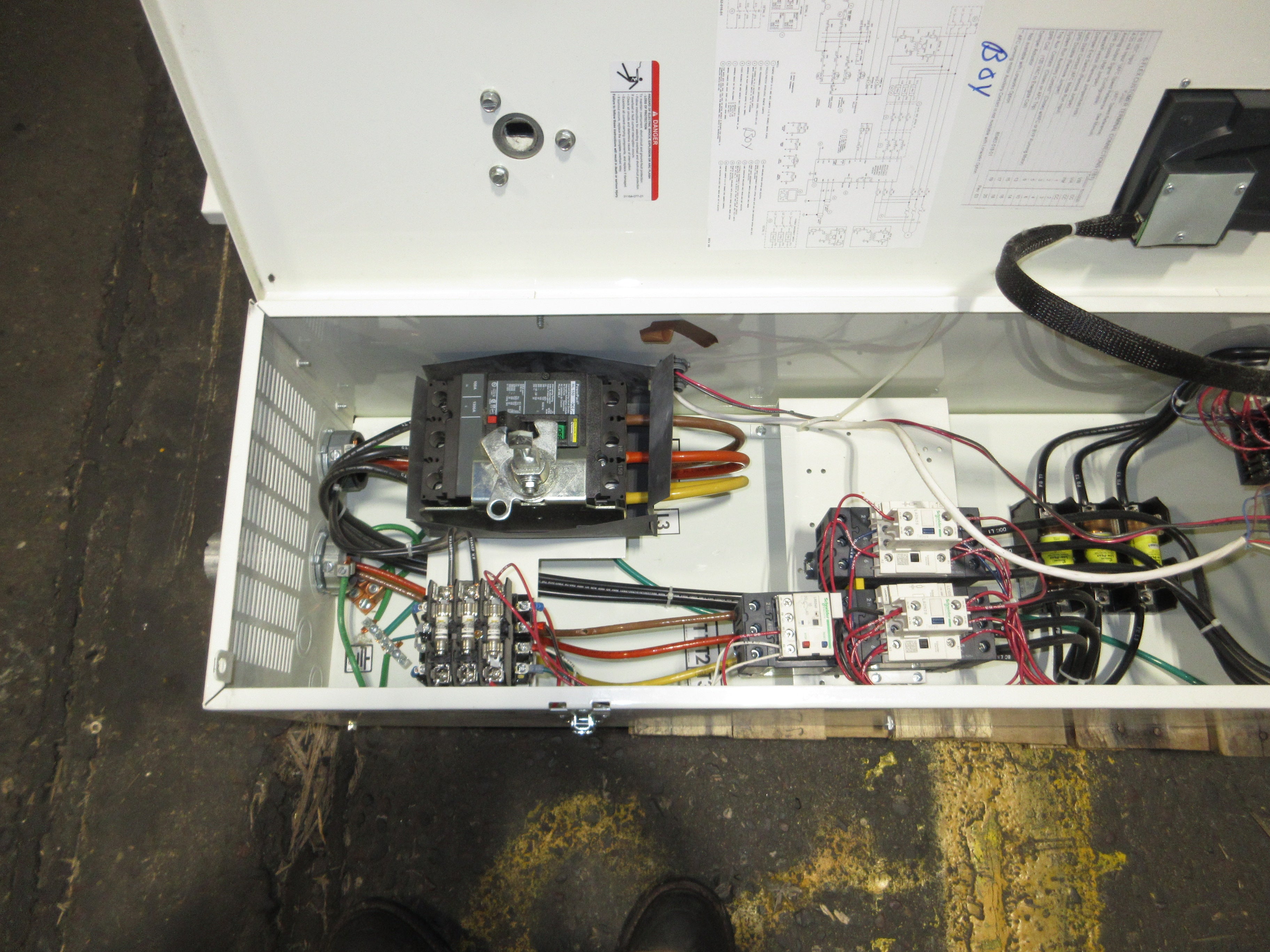 Square D ATV212 S-Flex AC Drive w/ Bypass ATV212HD22N4 Type: SFD212MG4Y Mod: D07