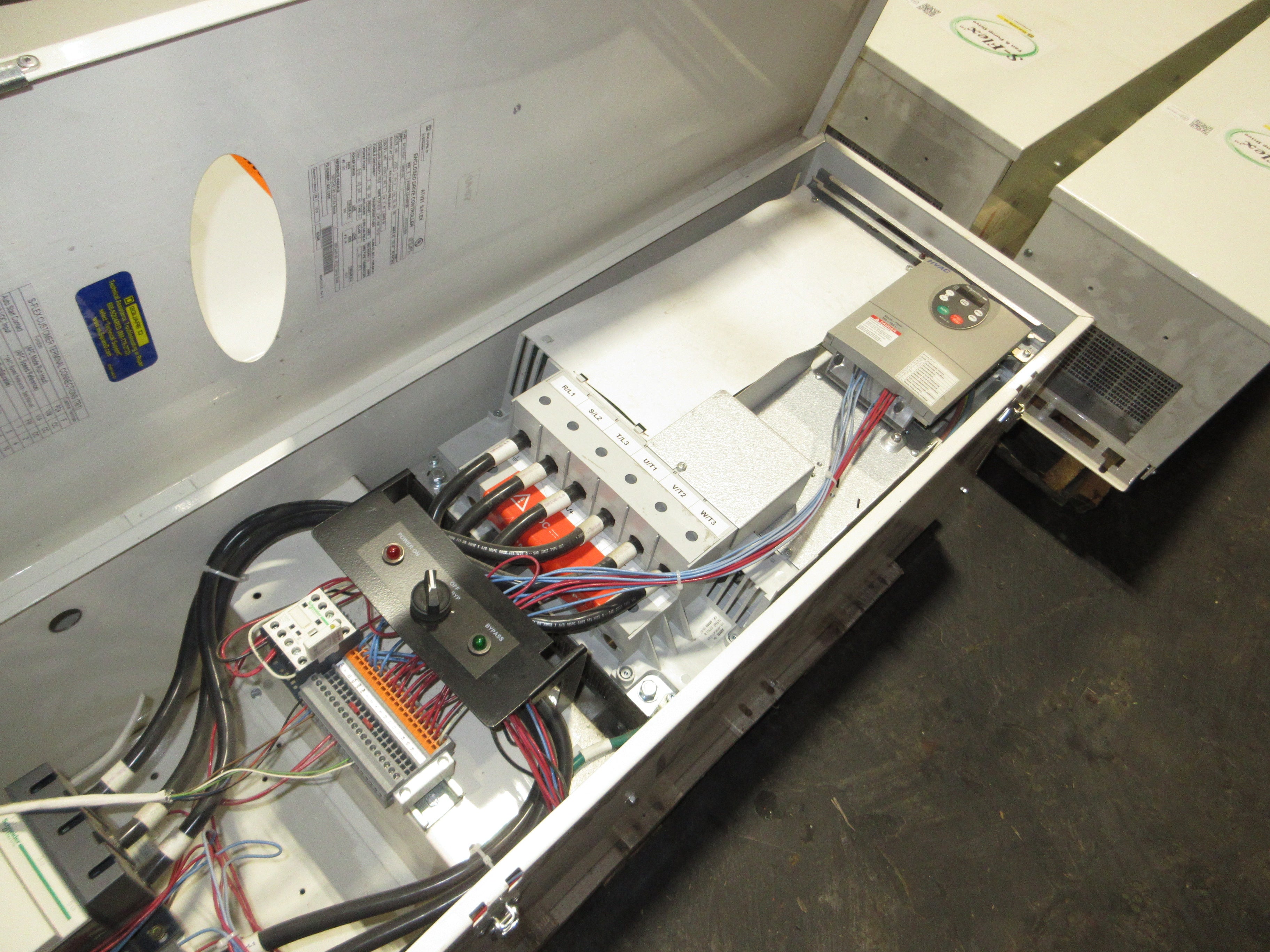 Square D ATV21 S-Flex AC Drive w/ Bypass ATV21HD55N4 Type: SFD21RG4Y Mod: N06