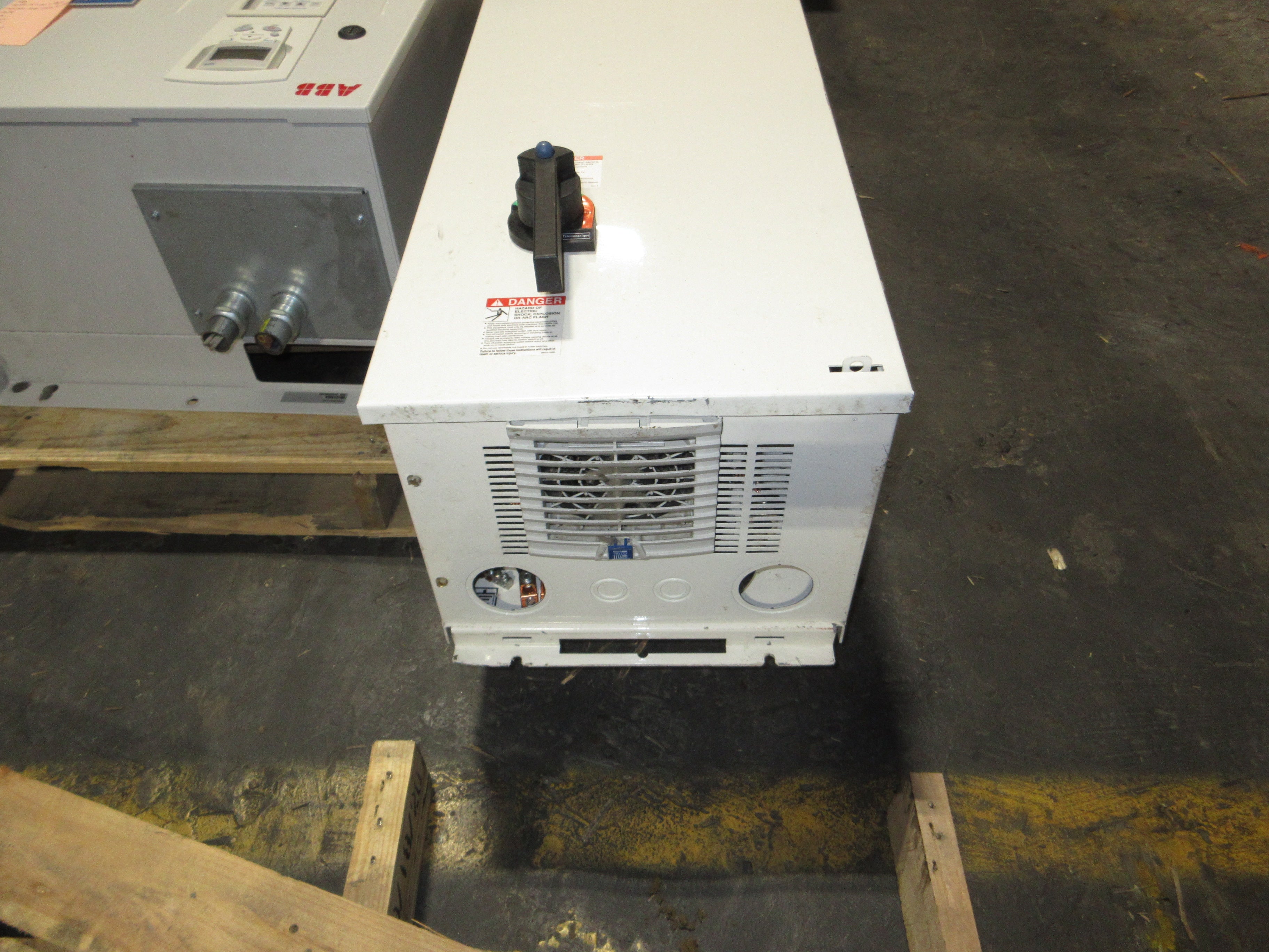 Square D ATV21 S-Flex AC Drive w/ Bypass ATV21HD55N4 Type: SFD21RG4Y Mod: N06