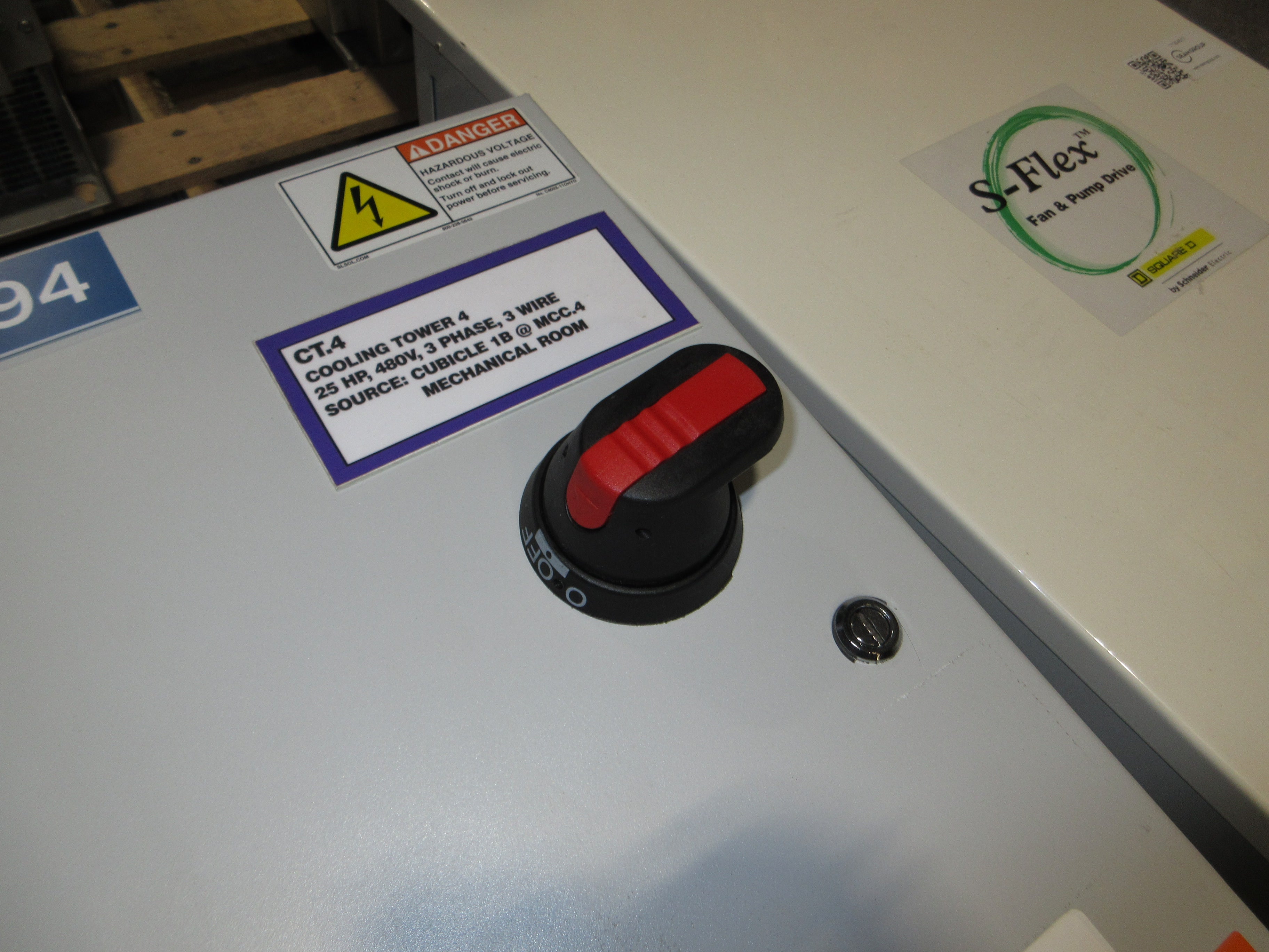 ABB ACH580 AC Drive w/ Bypass ACH580-01-034A-4 25HP 3Ph 460V w/ Keypad Used