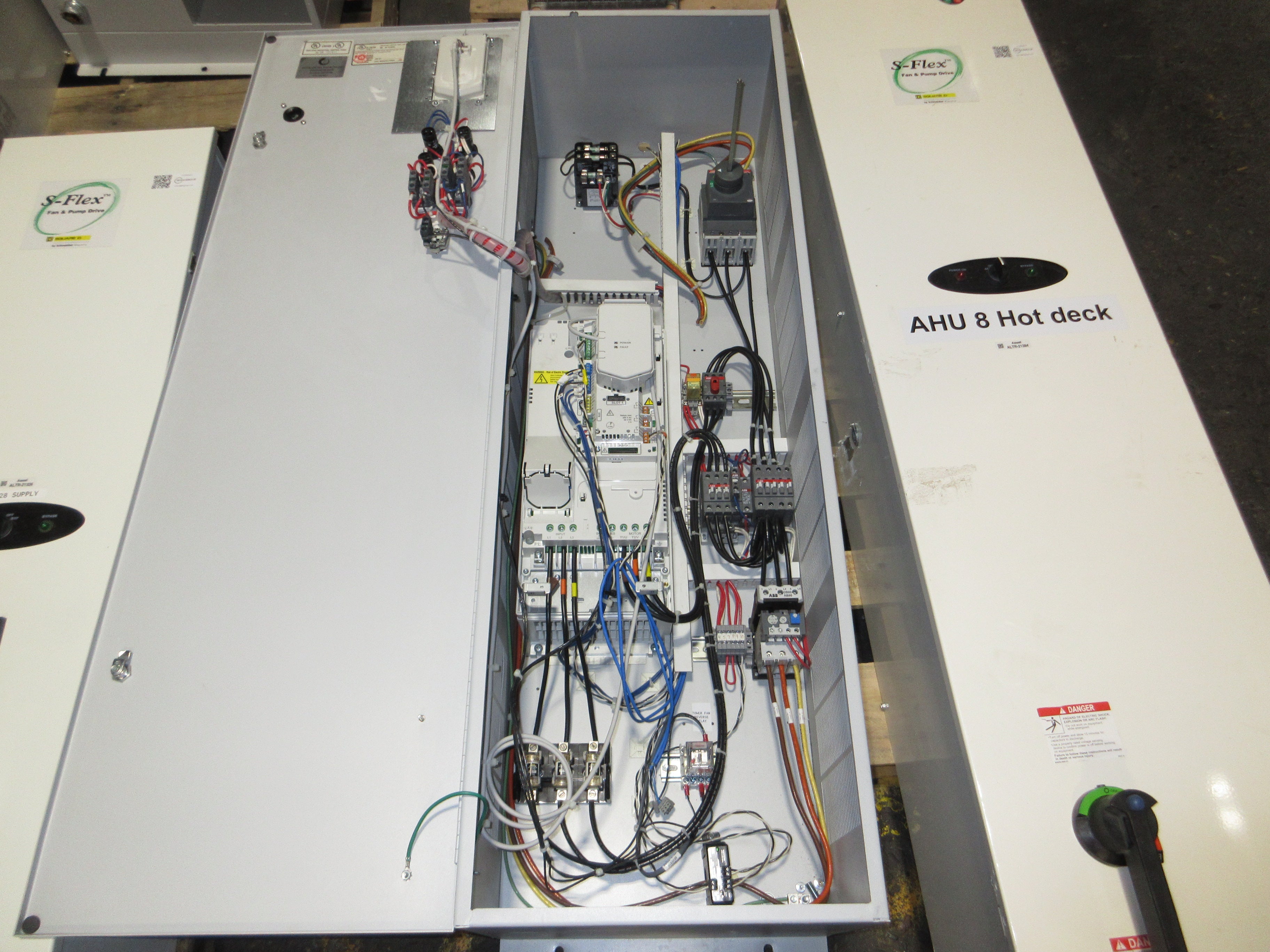 ABB ACH580 AC Drive w/ Bypass ACH580-01-034A-4 25HP 3Ph 460V w/ Keypad Used