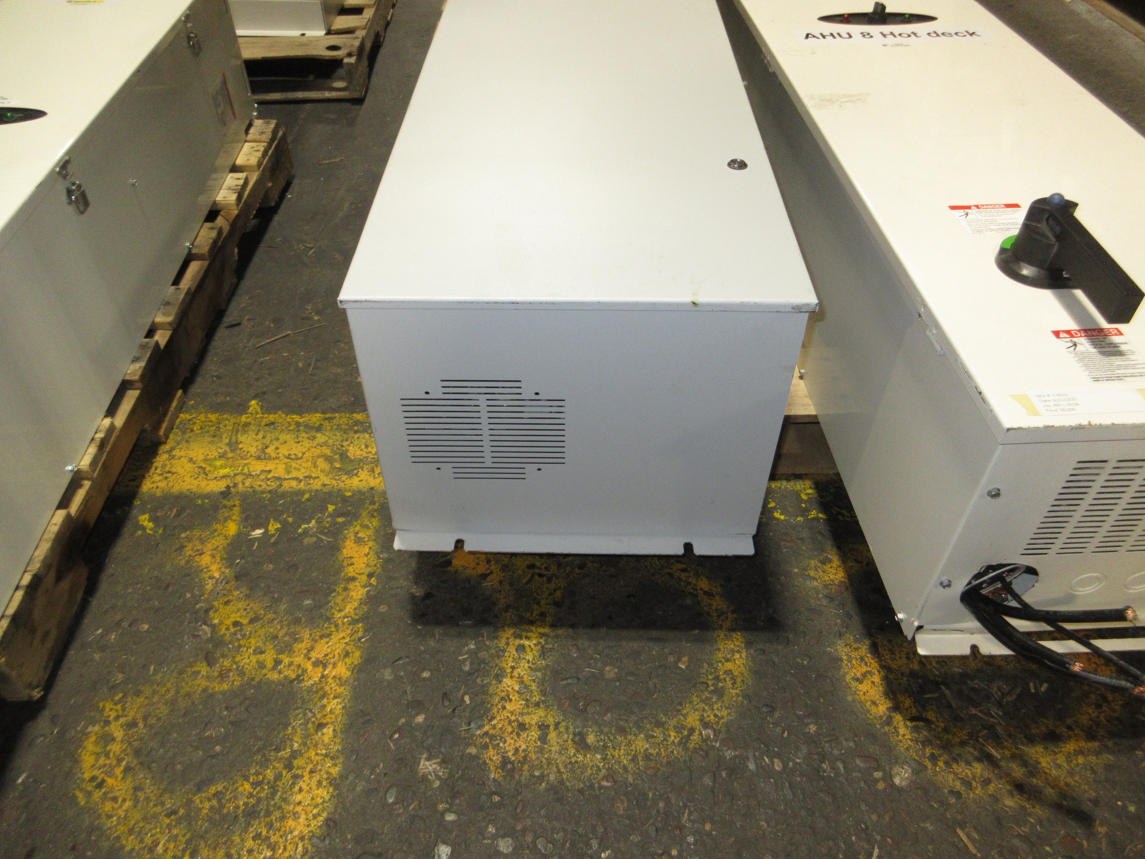 ABB ACH580 AC Drive w/ Bypass ACH580-01-034A-4 25HP 3Ph 460V w/ Keypad Used