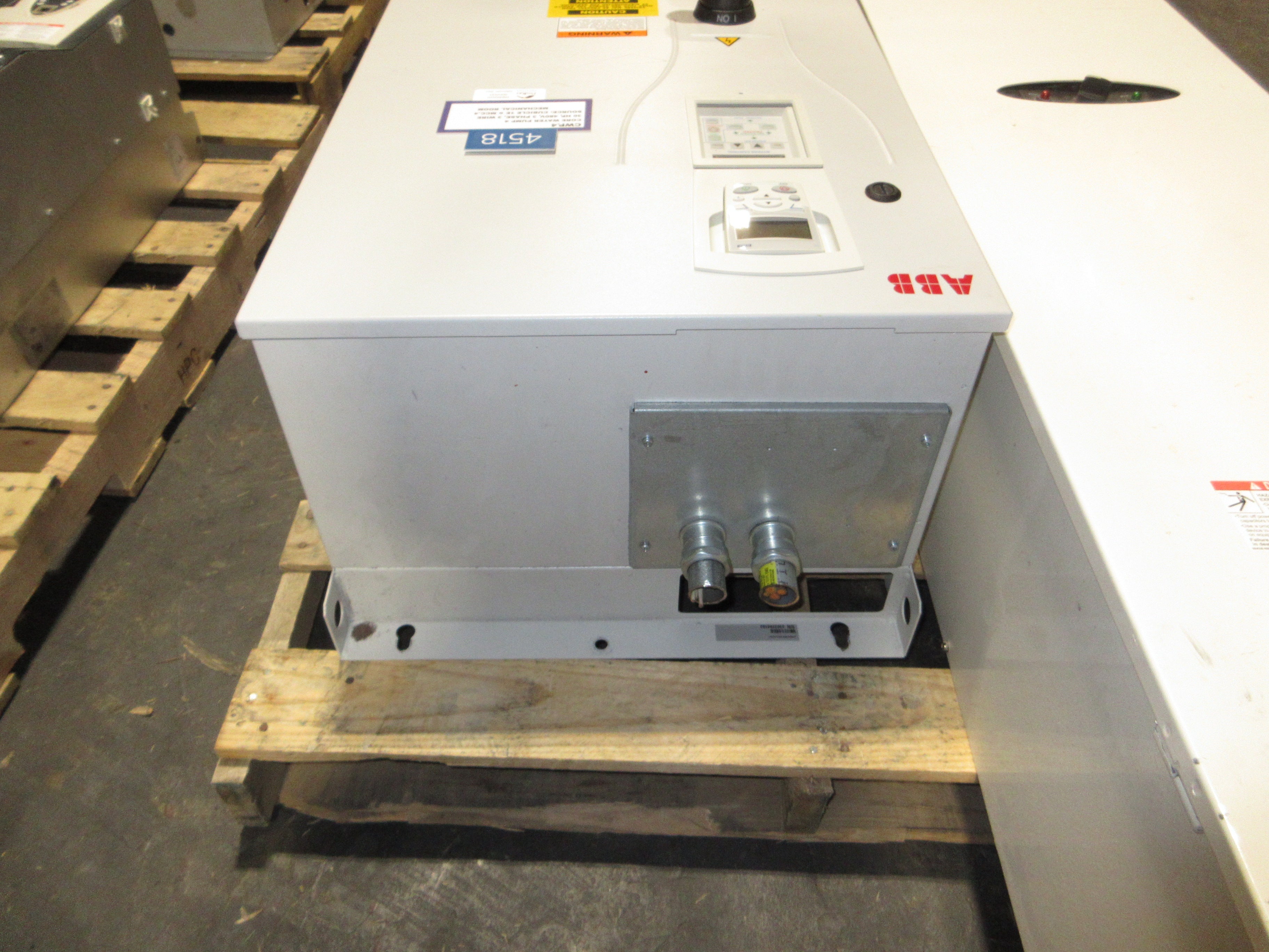 ABB ACH550 AC Drive w/ Bypass ACH550-BDR-045A-4+F267 30HP 3Ph w/ Keypad Used