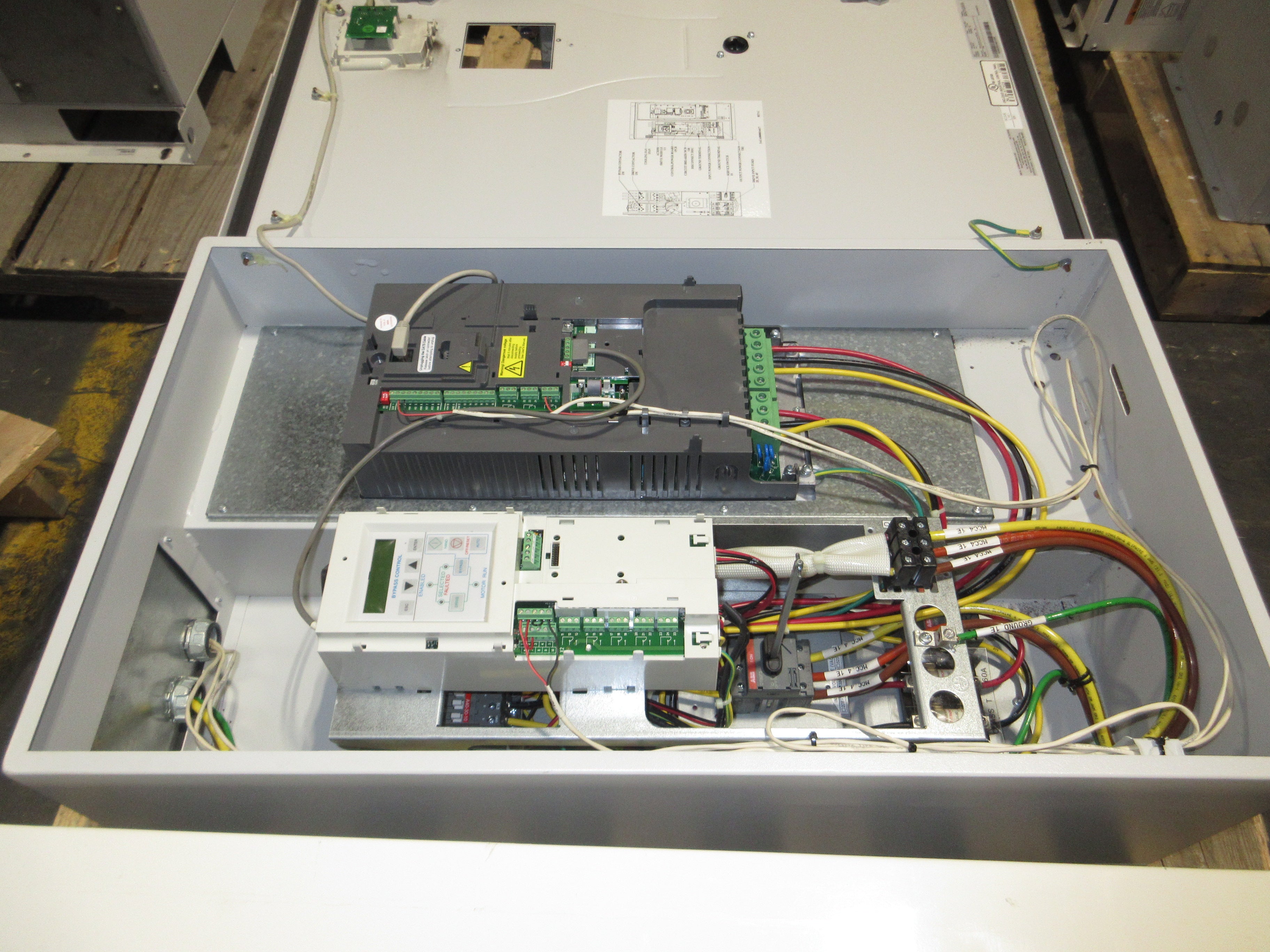 ABB ACH550 AC Drive w/ Bypass ACH550-BDR-045A-4+F267 30HP 3Ph w/ Keypad Used