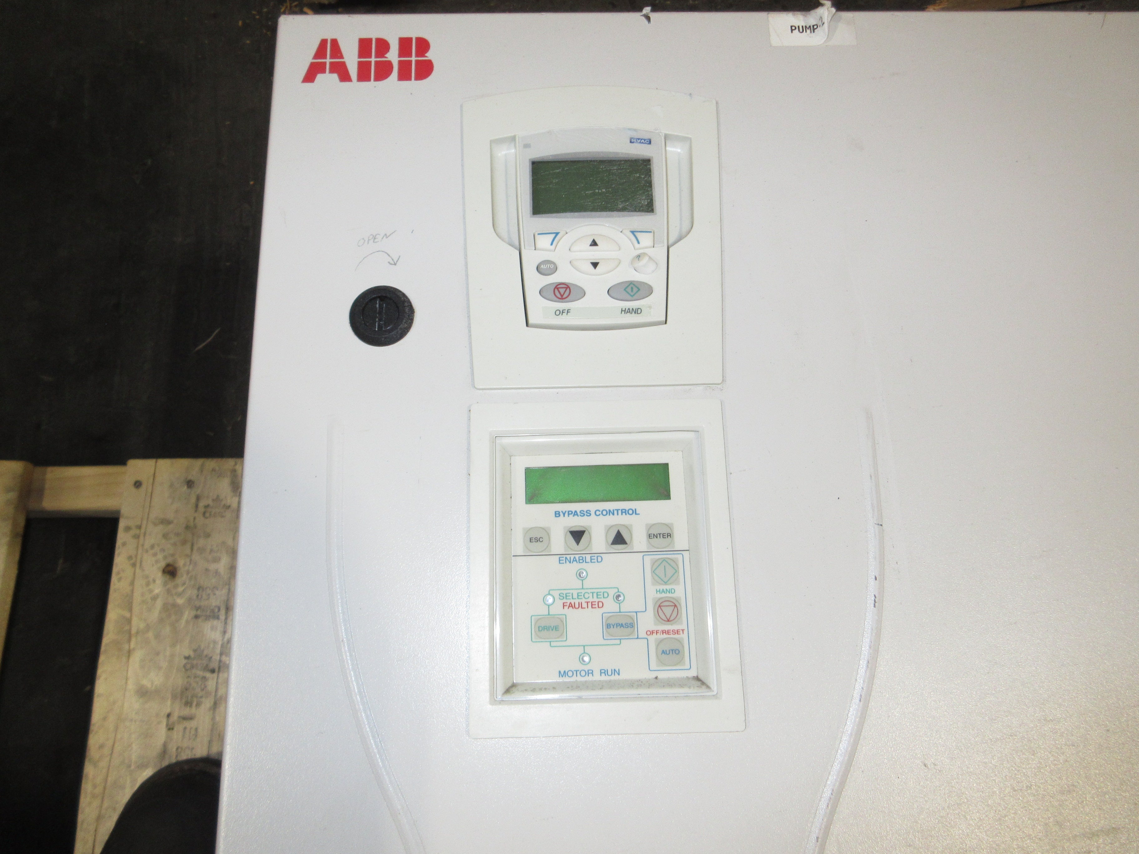 ABB ACH550 AC Drive w/ Bypass ACH550-BCR-031A-4+F267 20HP 3Ph w/ Keypad Used