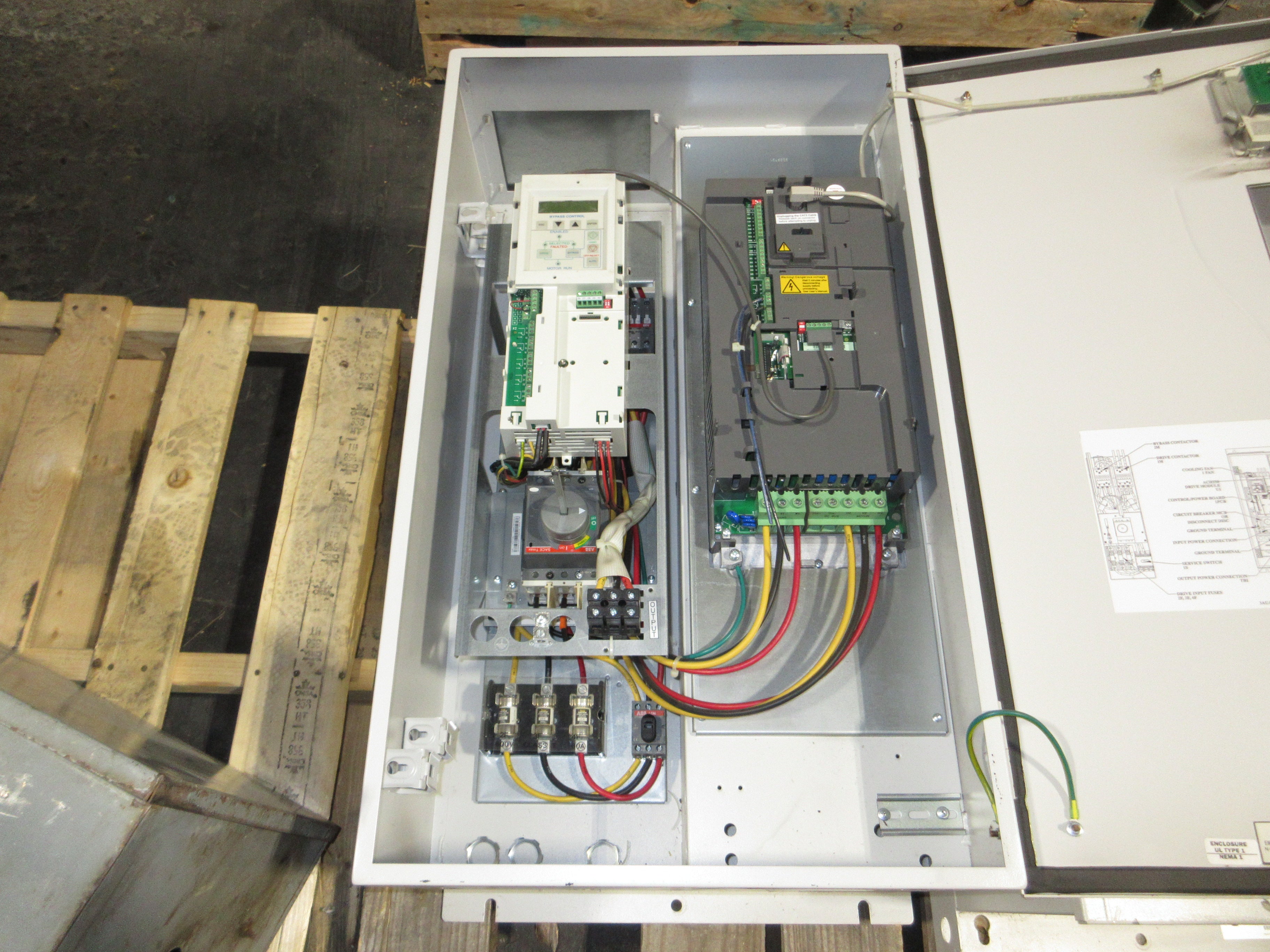 ABB ACH550 AC Drive w/ Bypass ACH550-BCR-031A-4+F267 20HP 3Ph w/ Keypad Used