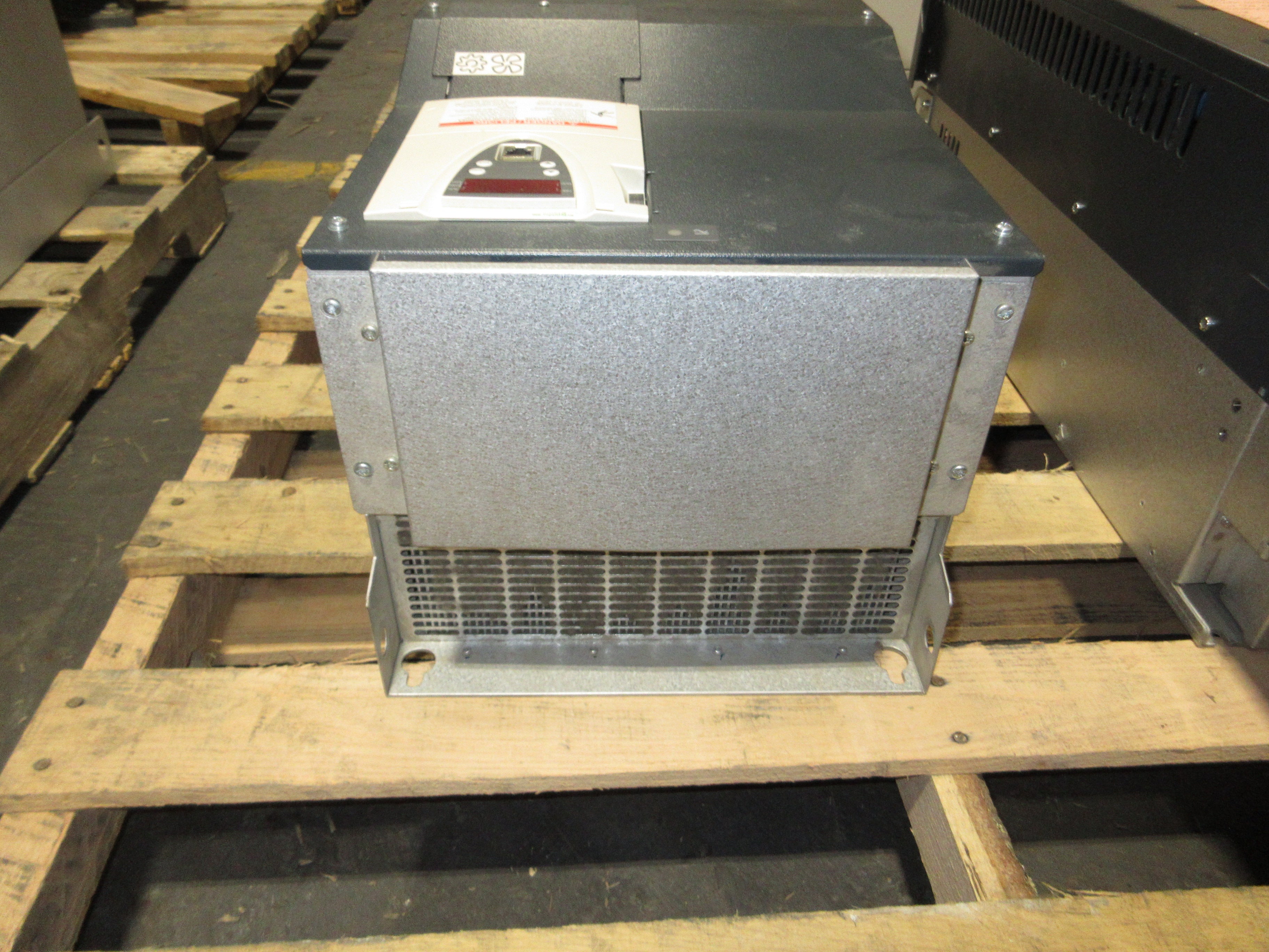 Schneider Electric Altivar 61 AC Drive ATV61HD75N4 100HP 3Ph Used