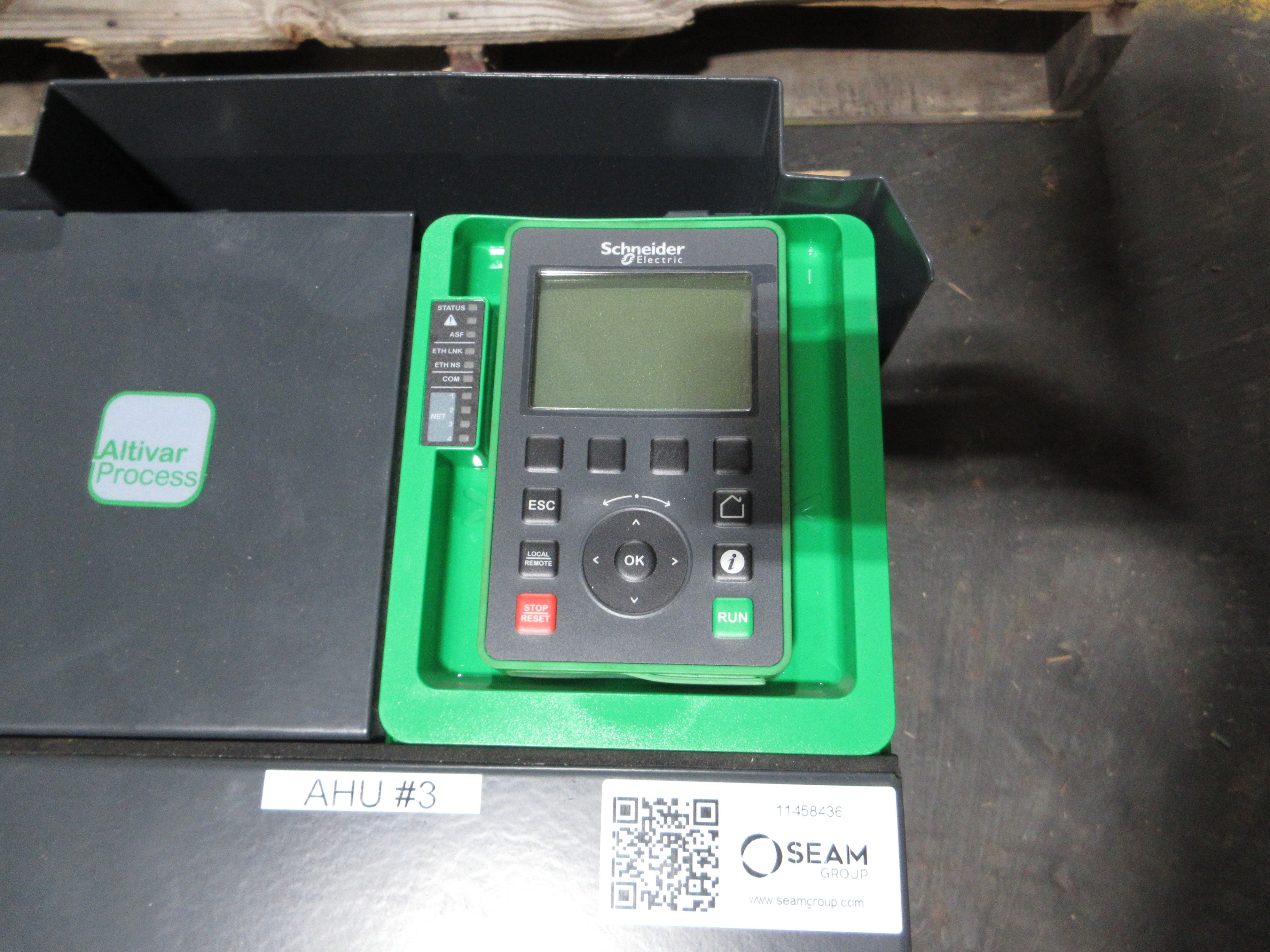 Schneider Electric Altivar 630 AC Drive ATV630D55N4 75HP 3Ph w/ Keypad Used