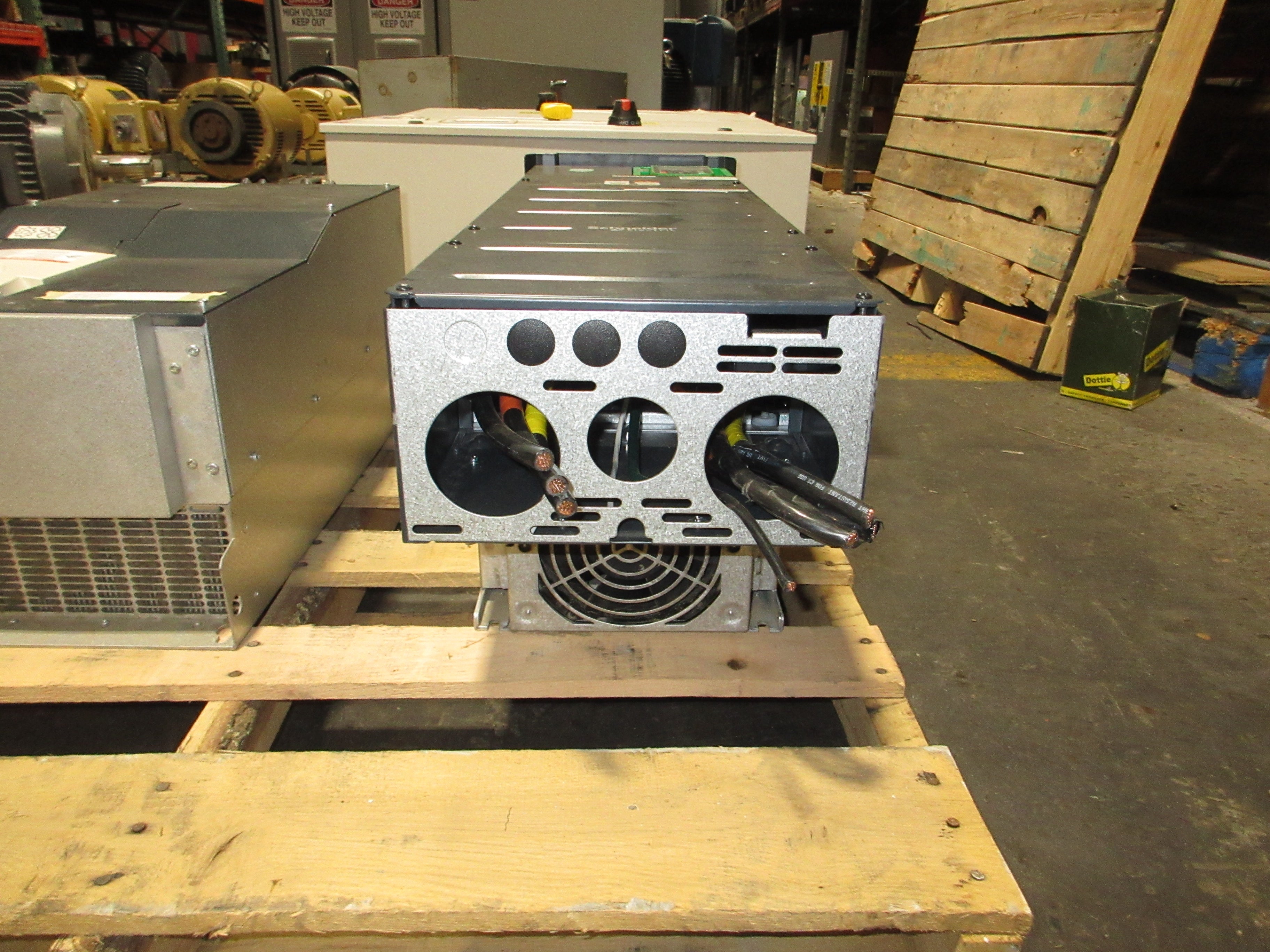 Schneider Electric Altivar 630 AC Drive ATV630D55N4 75HP 3Ph w/ Keypad Used