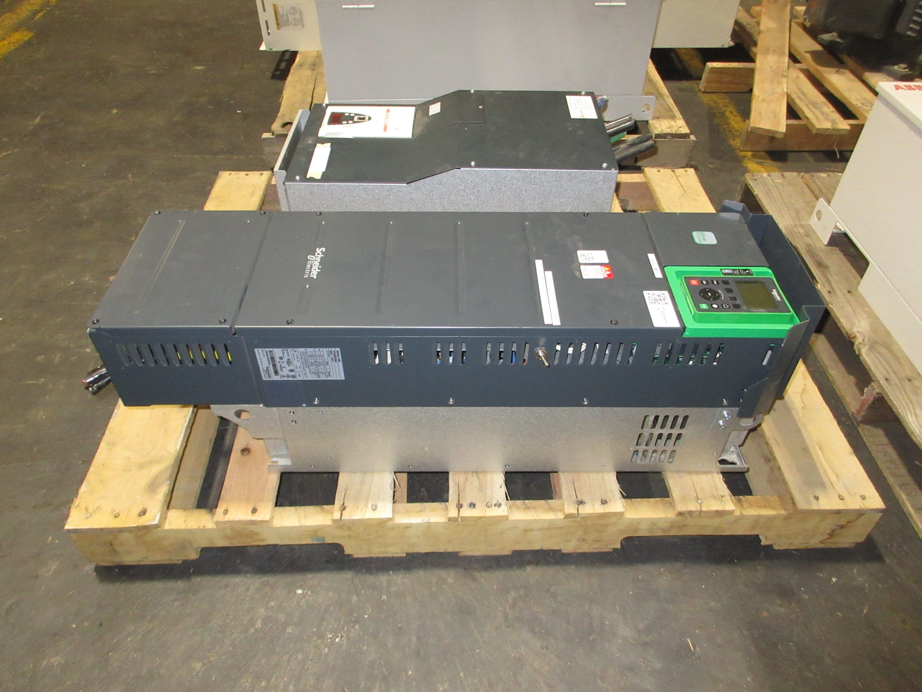 Schneider Electric Altivar 630 AC Drive ATV630D55N4 75HP 3Ph w/ Keypad Used