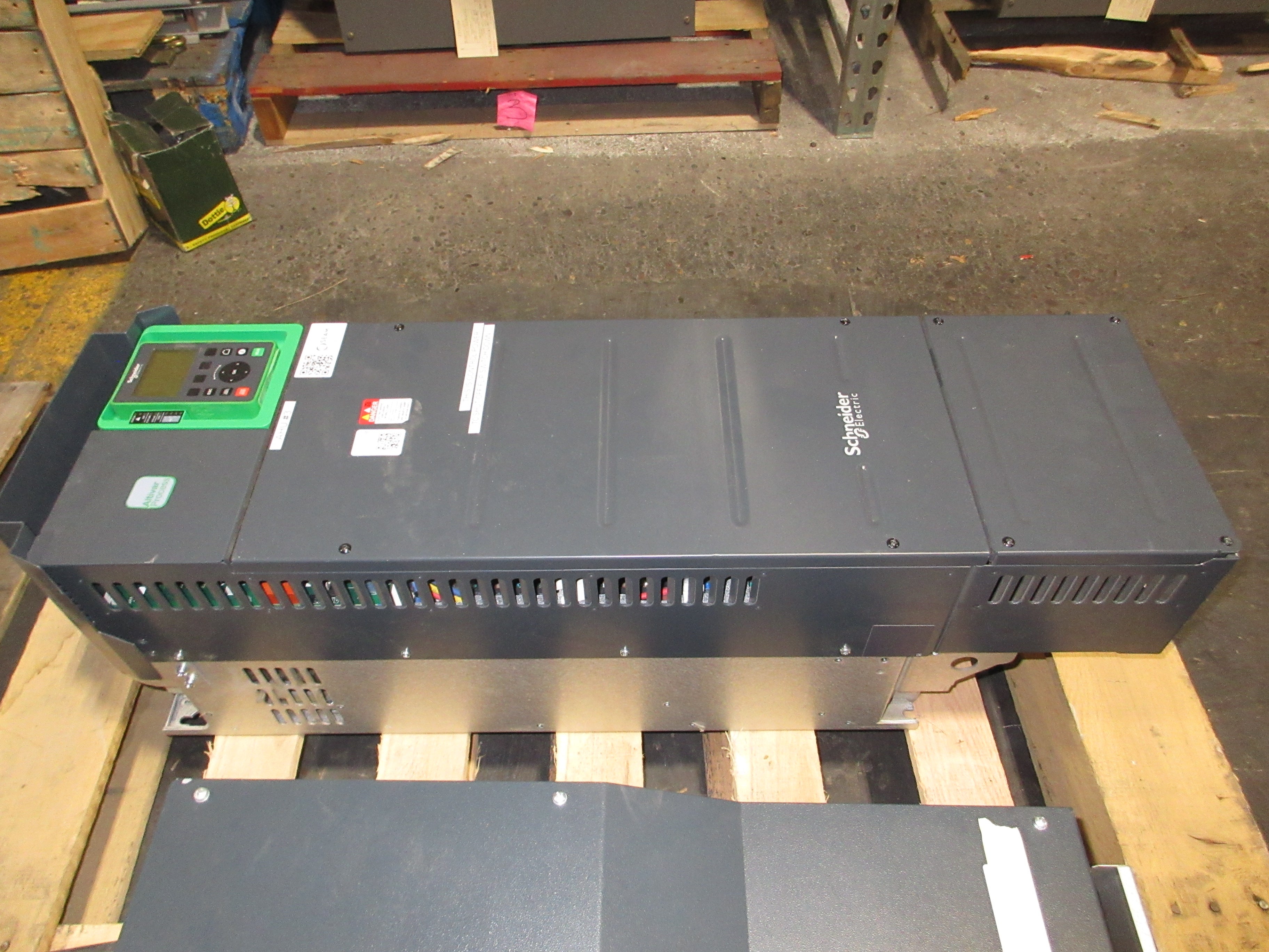 Schneider Electric Altivar 630 AC Drive ATV630D55N4 75HP 3Ph w/ Keypad Used