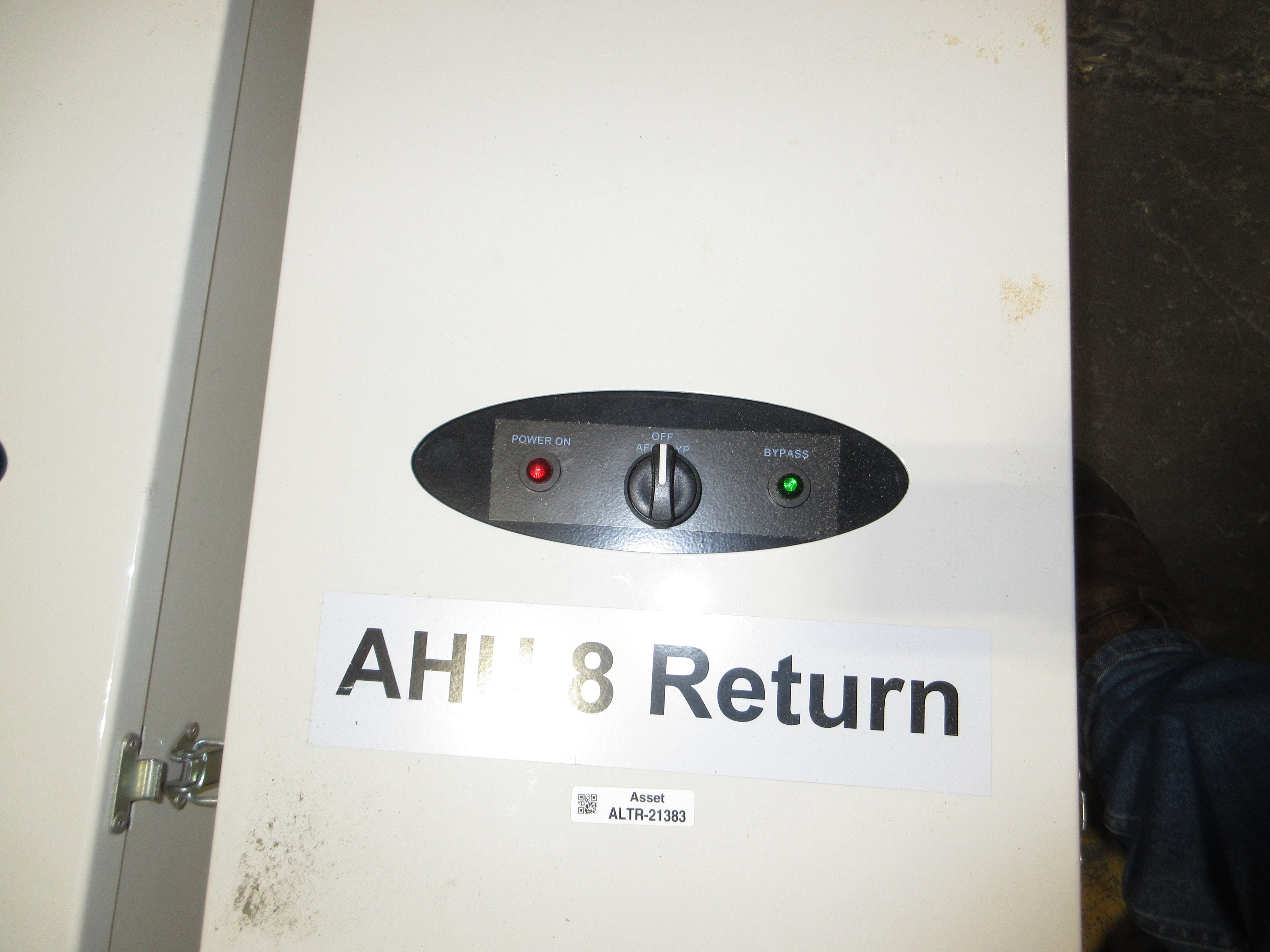 Square D ATV21 S-Flex AC Drive w/ Bypass ATV21HD37N4 Type: SFD21PG4Y 50HP Used