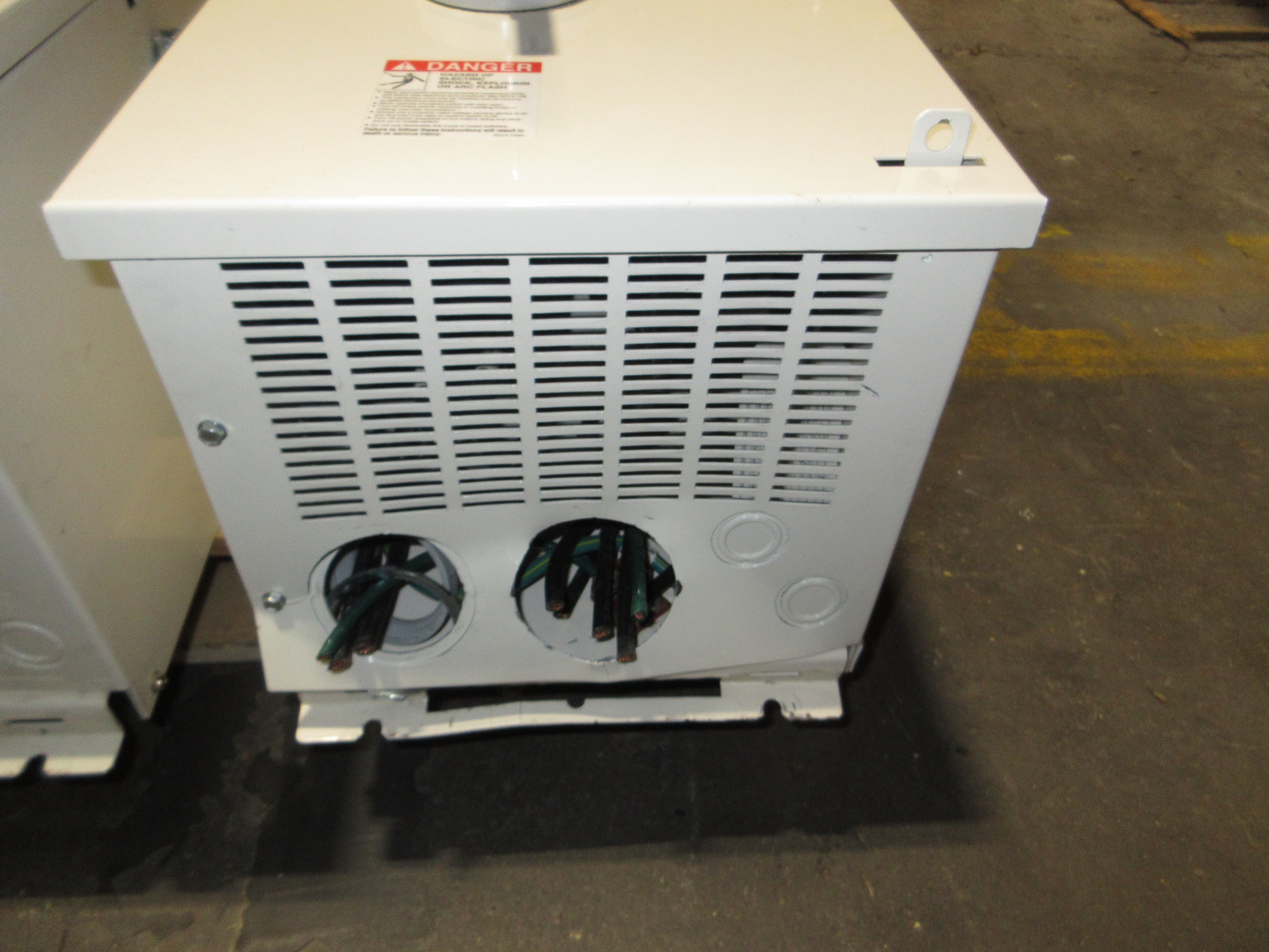 Square D ATV21 S-Flex AC Drive w/ Bypass ATV21HD37N4 Type: SFD21PG4Y 50HP Used