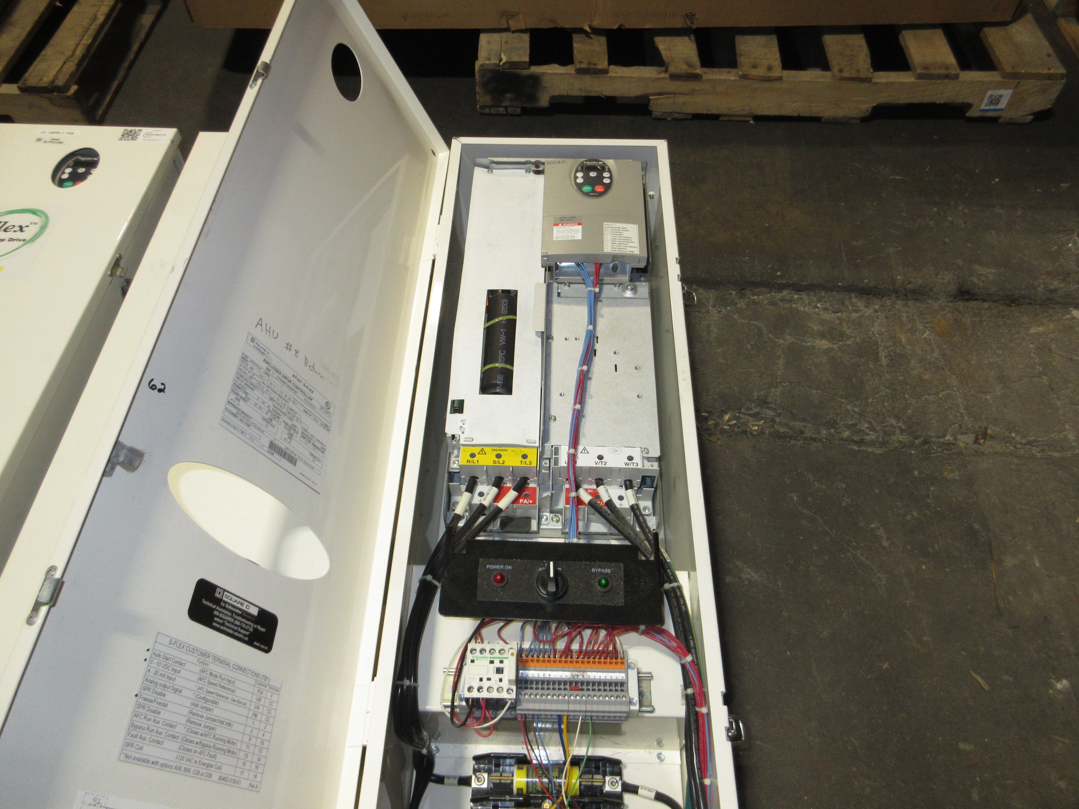 Square D ATV21 S-Flex AC Drive w/ Bypass ATV21HD37N4 Type: SFD21PG4Y 50HP Used