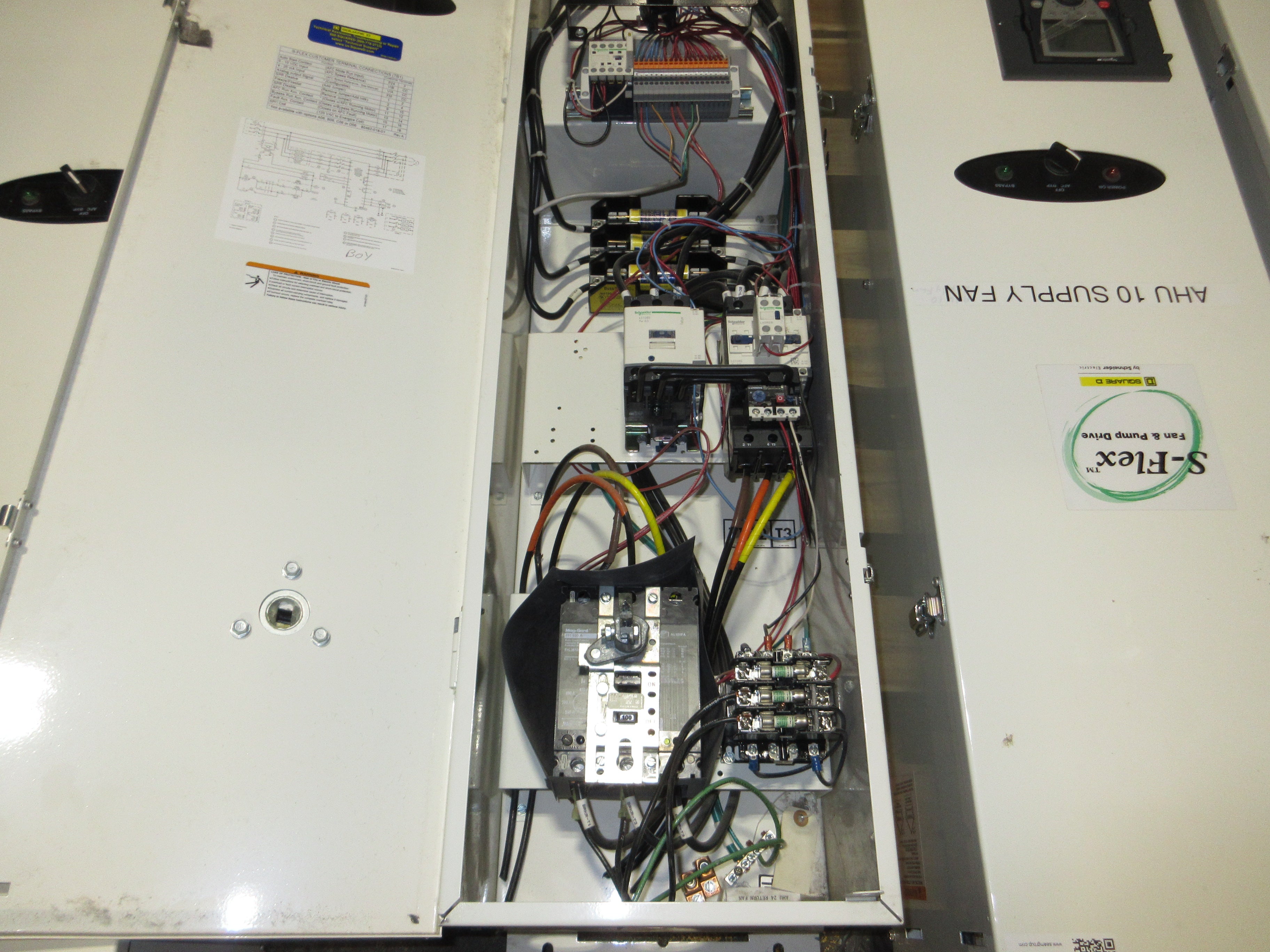 Square D ATV21 S-Flex AC Drive w/ Bypass ATV21HD30N4 Type: SFD21NG4Y Mod: N06