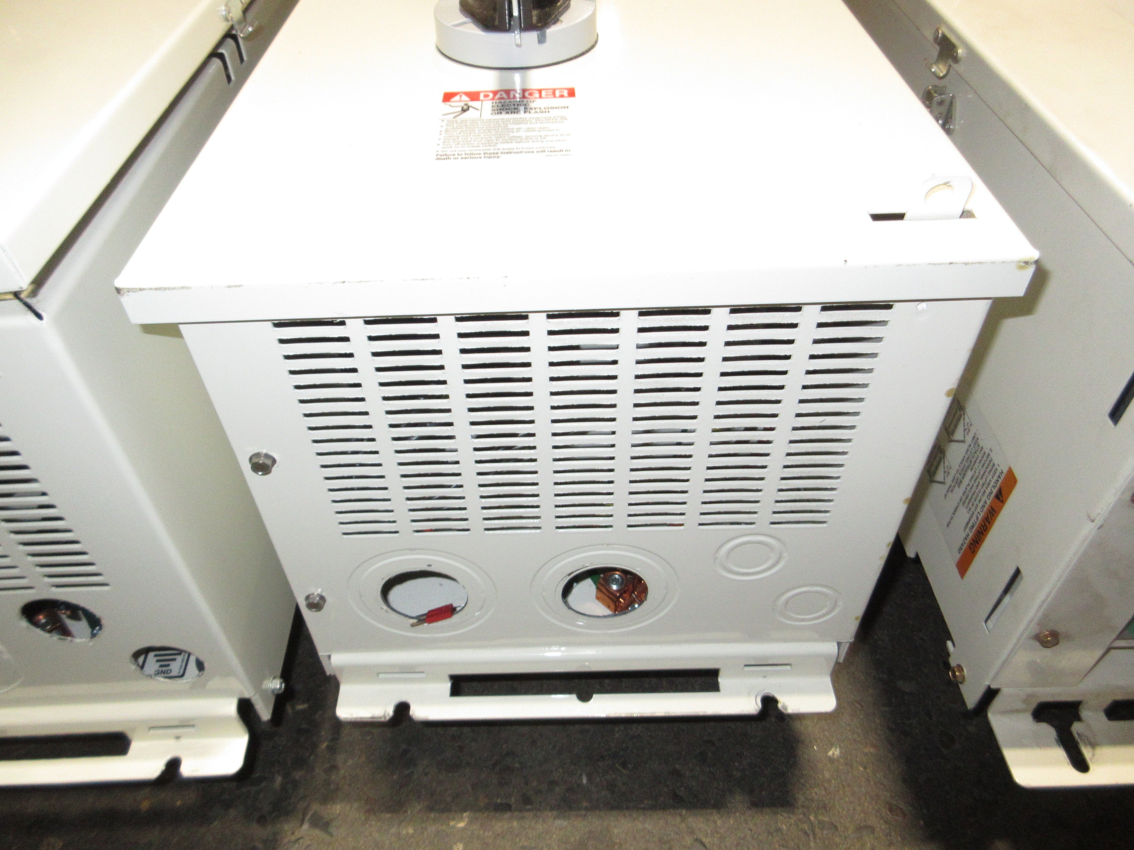 Square D ATV212 S-Flex AC Drive w/ Bypass ATV212HD22N4 Type: SFD212MG4Y Mod: D07