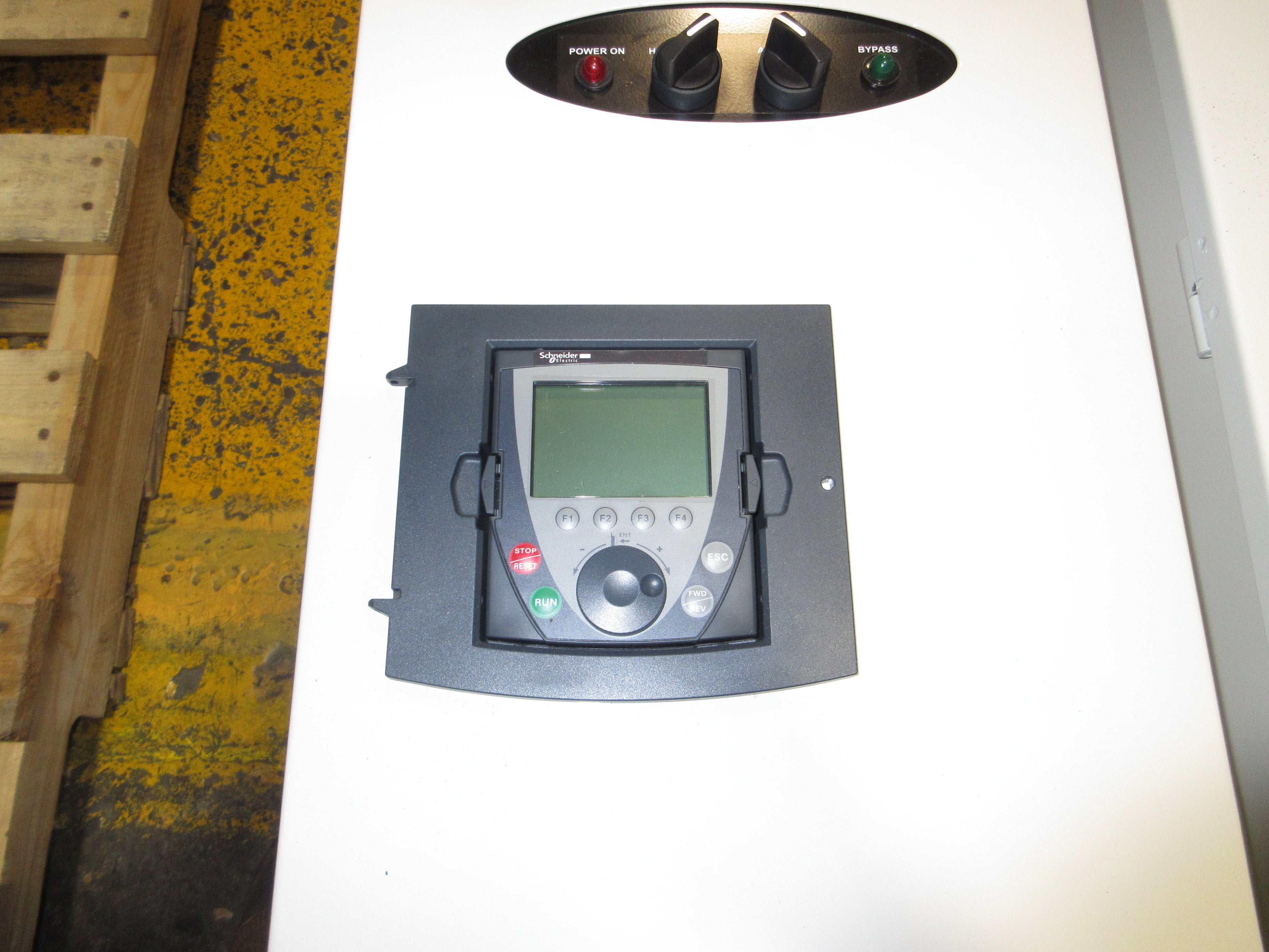 Square D ATV212 S-Flex AC Drive w/ Bypass ATV212HD22N4 Type: SFD212MG4Y Used