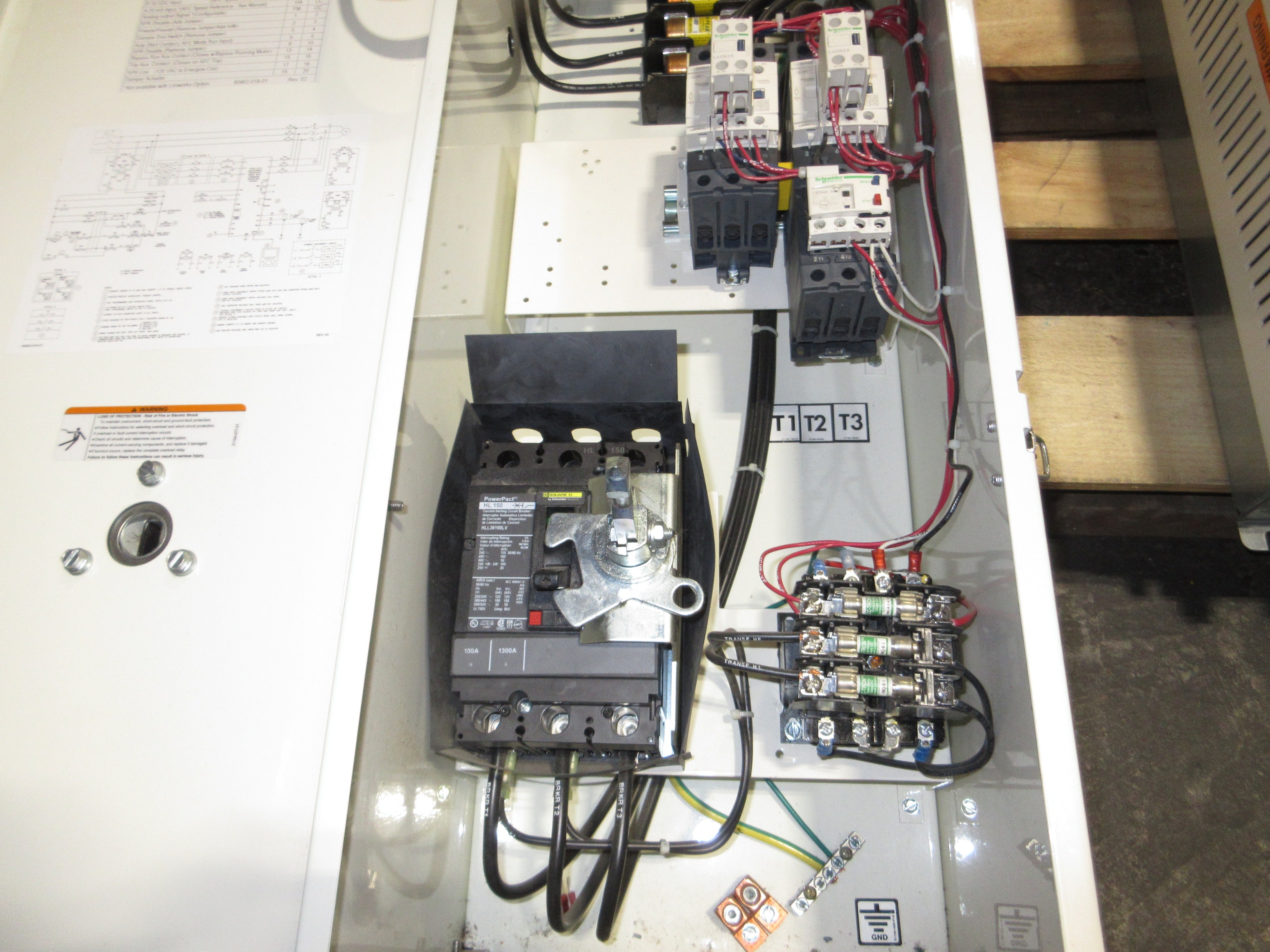Square D ATV212 S-Flex AC Drive w/ Bypass ATV212HD22N4 Type: SFD212MG4Y Mod: D07