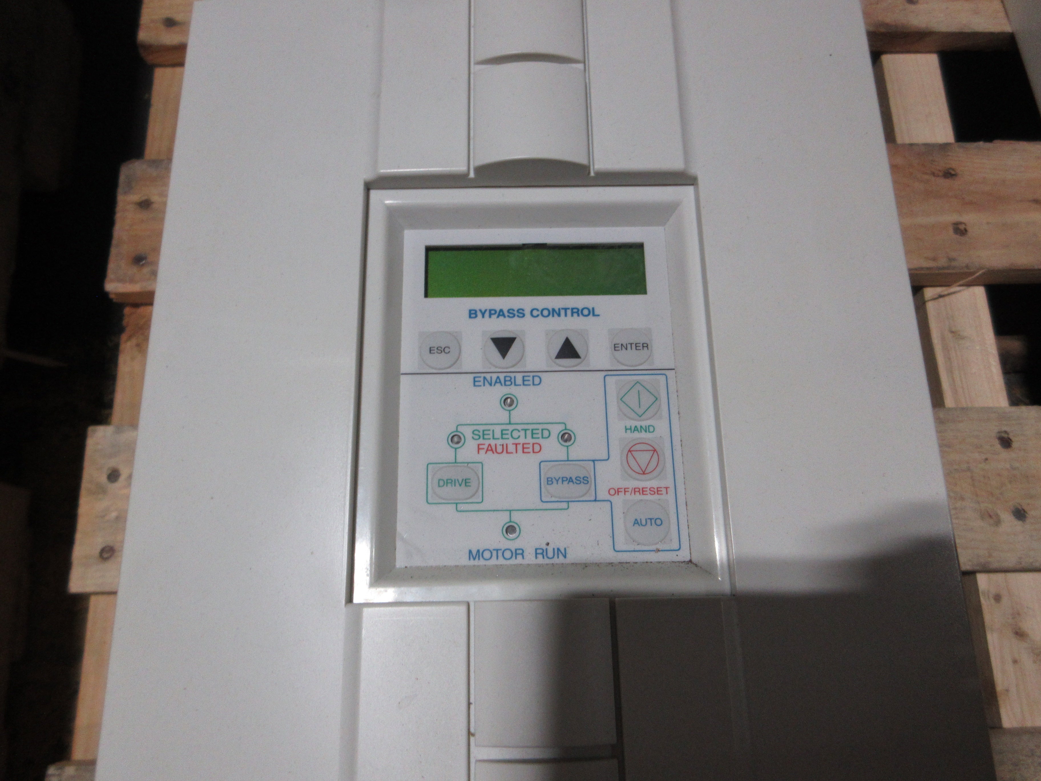 ABB ACH550 AC Drive w/ Bypass ACH550-VDR-031A-4+F267 20HP 3Ph w/ Keypad Used