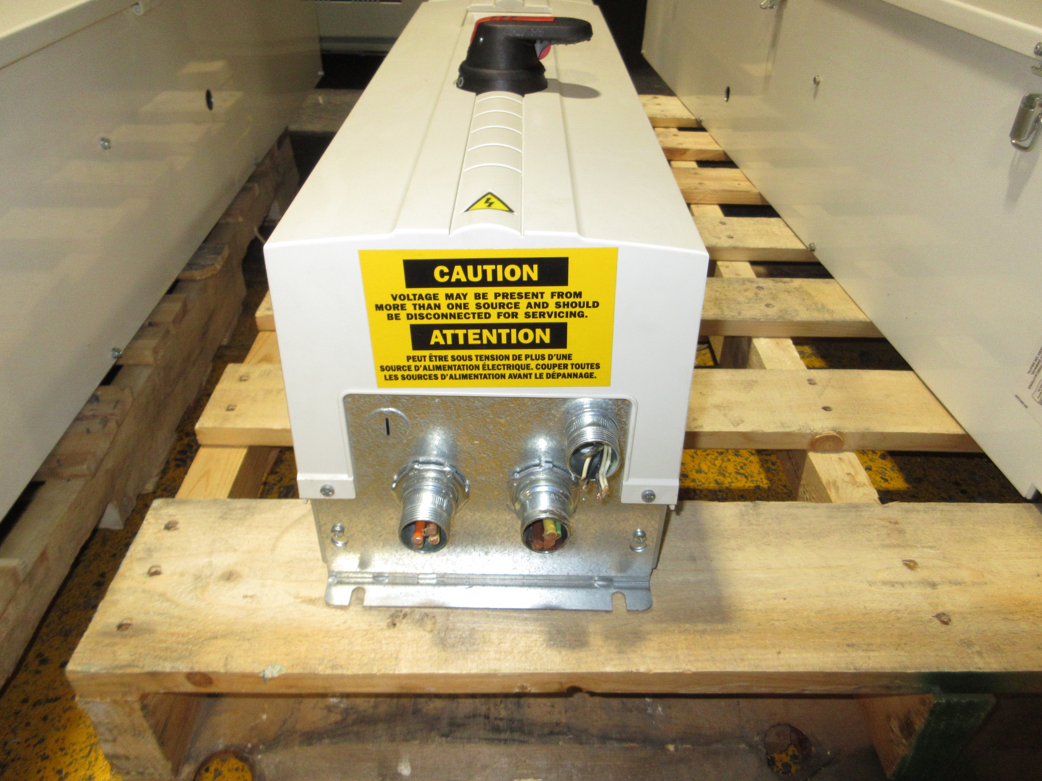 ABB ACH550 AC Drive w/ Bypass ACH550-VDR-031A-4+F267 20HP 3Ph w/ Keypad Used