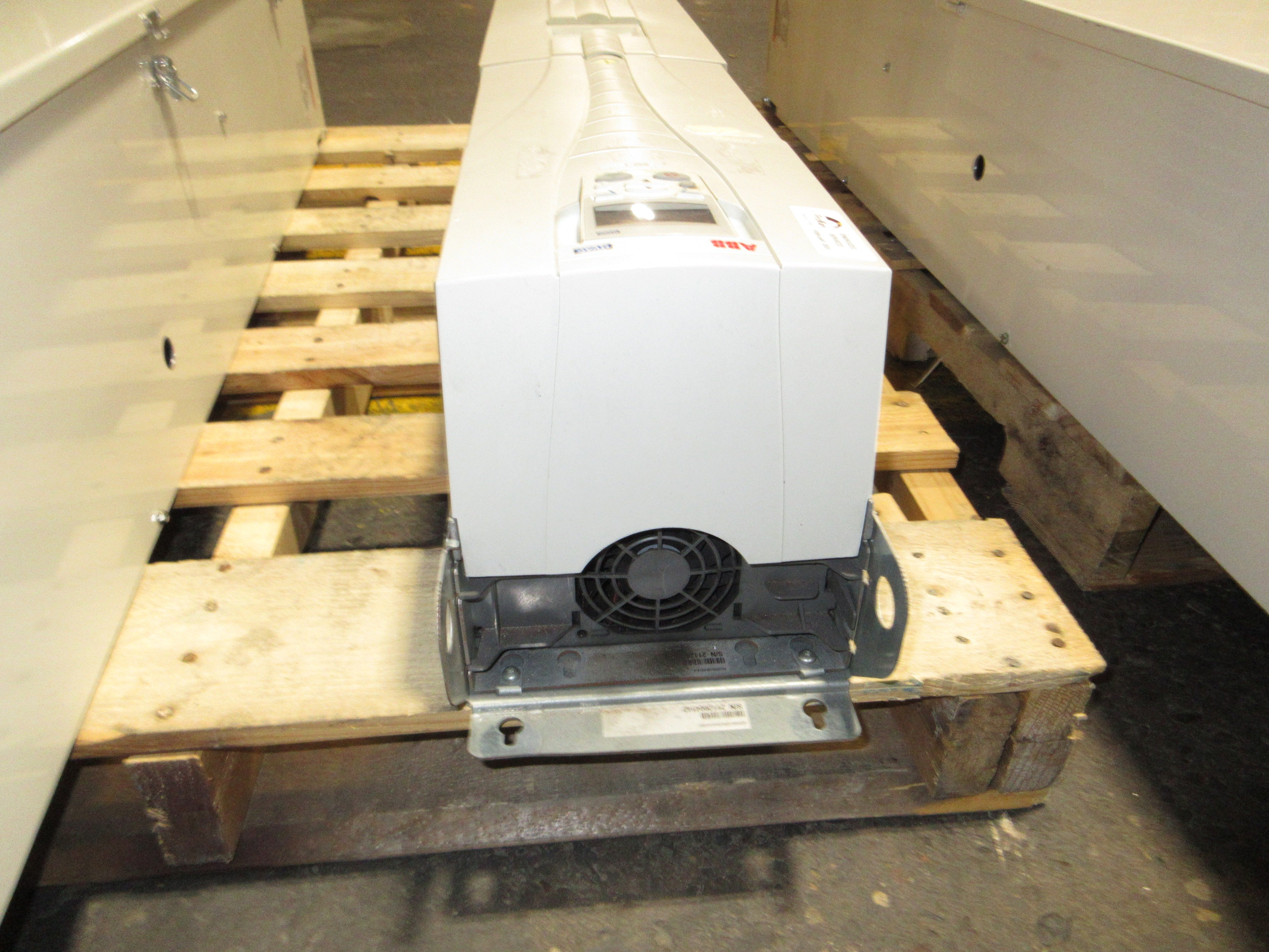 ABB ACH550 AC Drive w/ Bypass ACH550-VDR-031A-4+F267 20HP 3Ph w/ Keypad Used