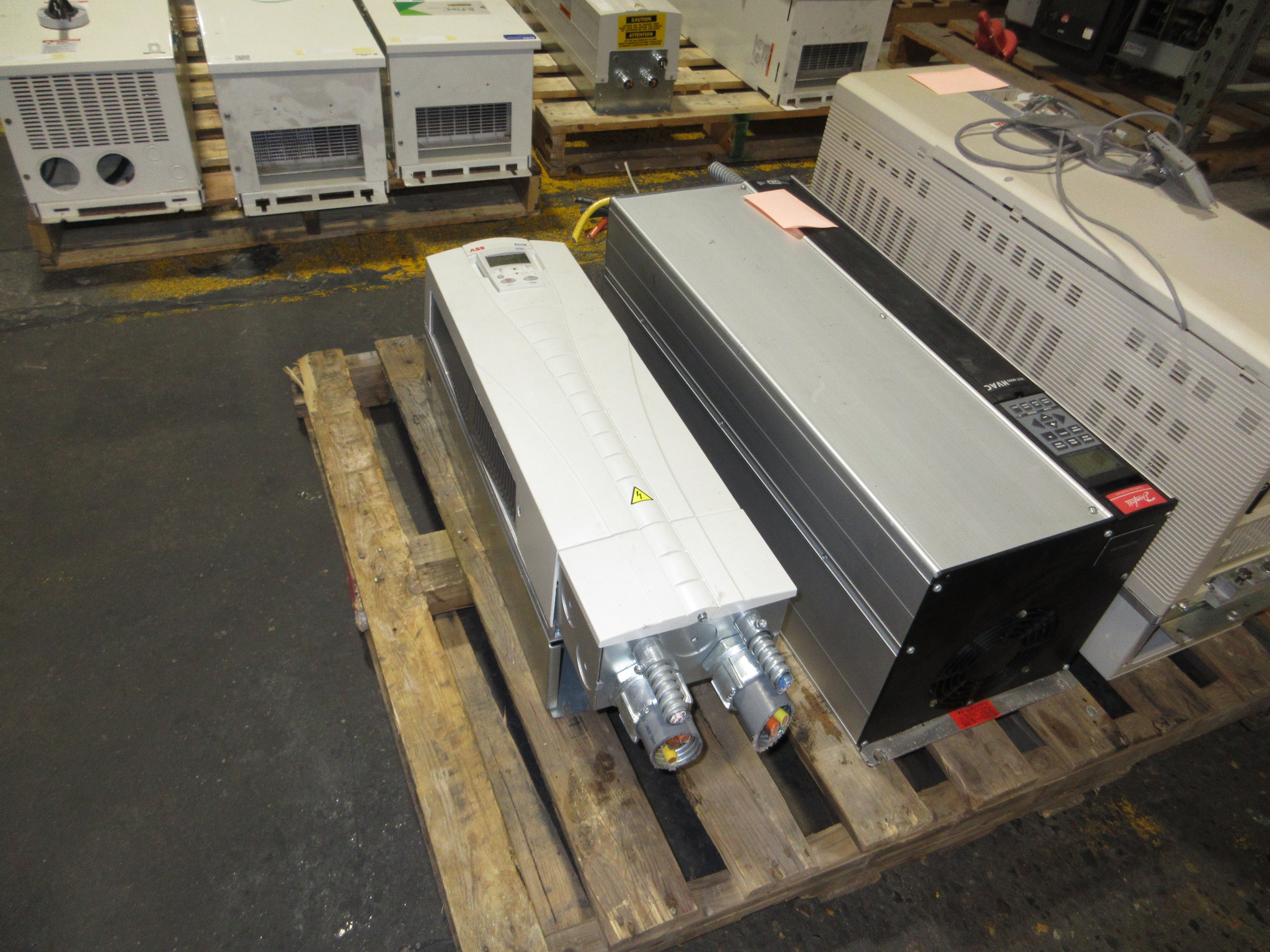 ABB ACH550 AC Drive ACH550-UH-097A-4 75HP 3Ph w/ Keypad Used