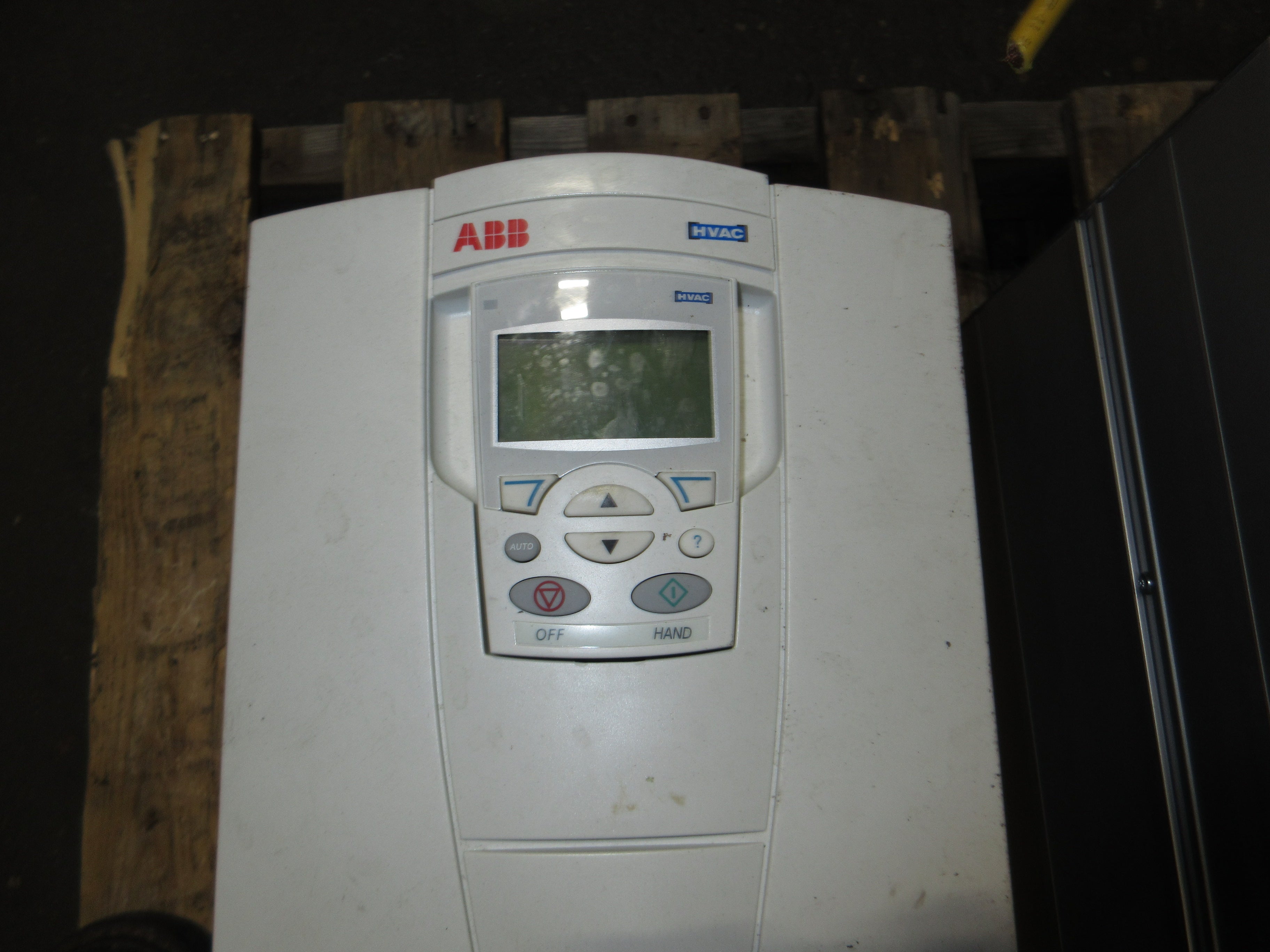ABB ACH550 AC Drive ACH550-UH-097A-4 75HP 3Ph w/ Keypad Used