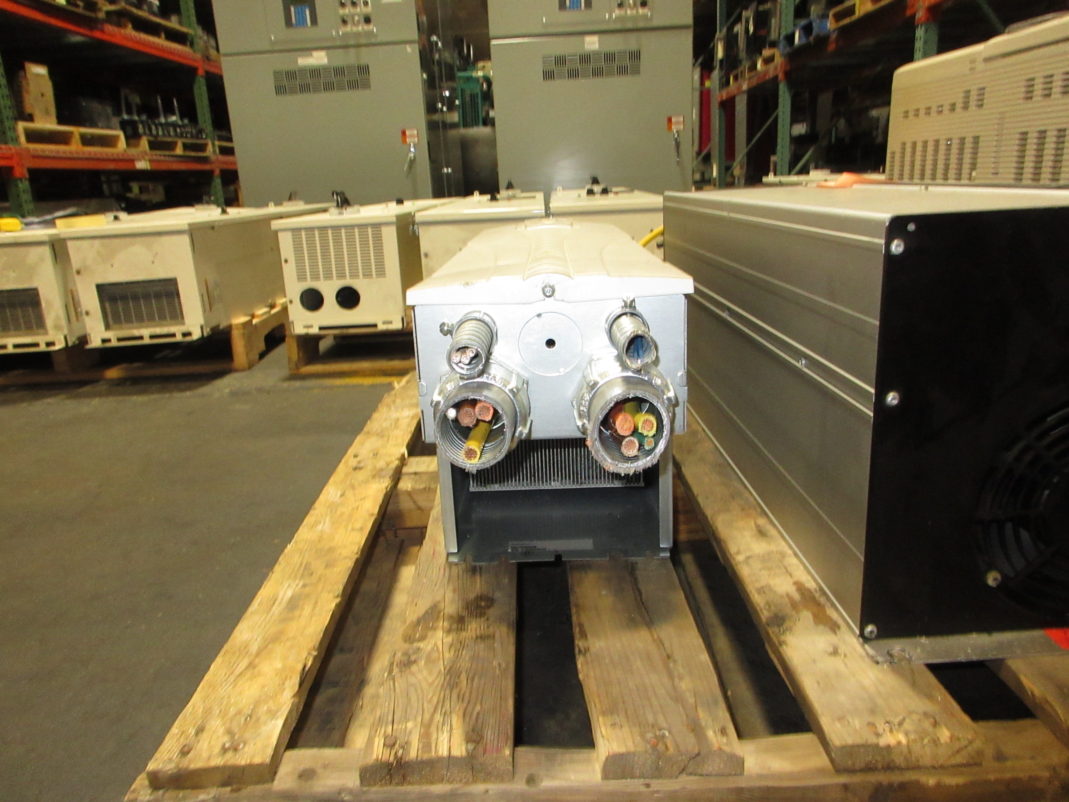 ABB ACH550 AC Drive ACH550-UH-097A-4 75HP 3Ph w/ Keypad Used