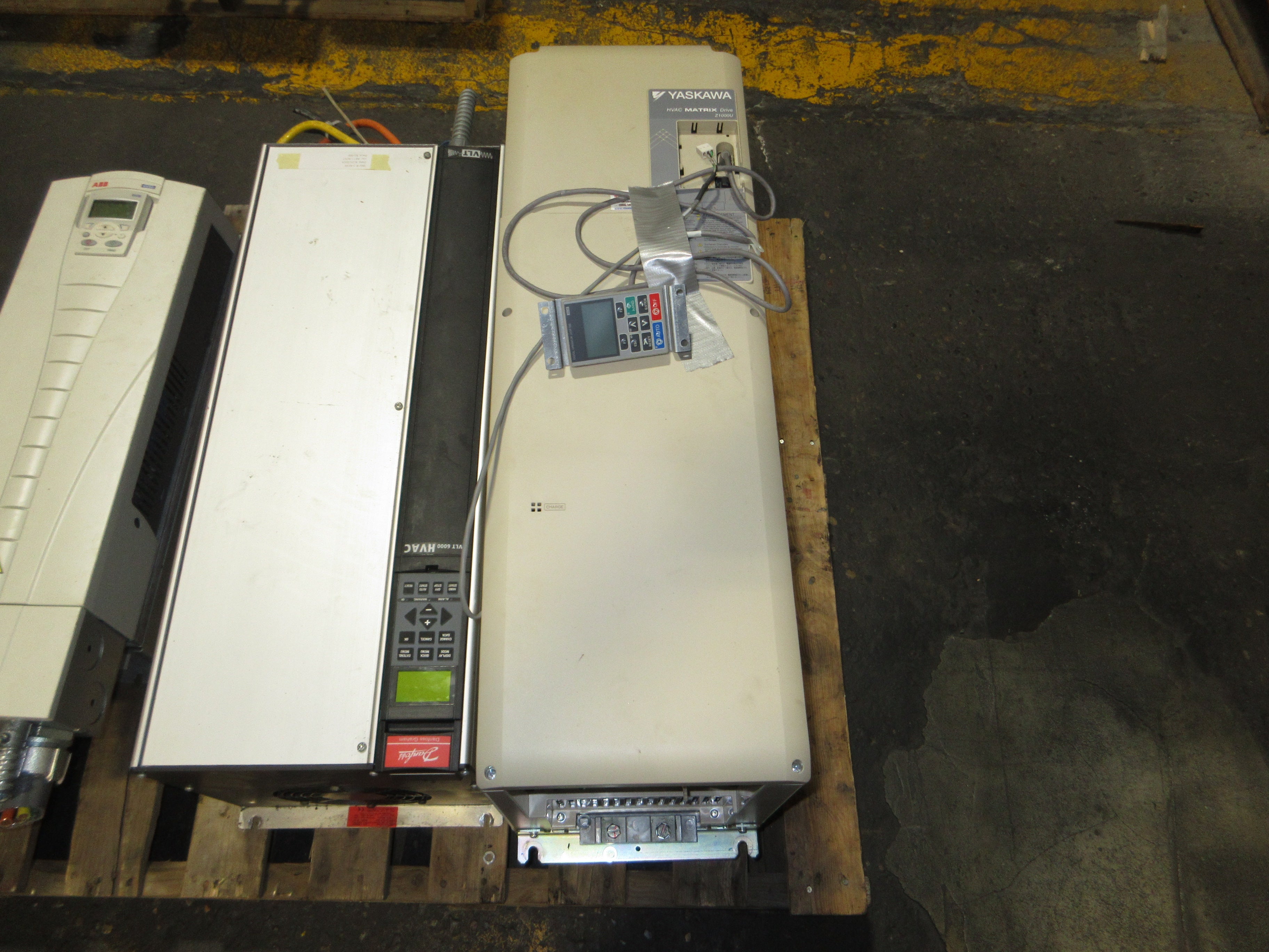 Yaskawa Z1000U Matrix AC Drive CIMR-ZU4E0096AUA Rev. A 75HP 3Ph w/ Keypad Used