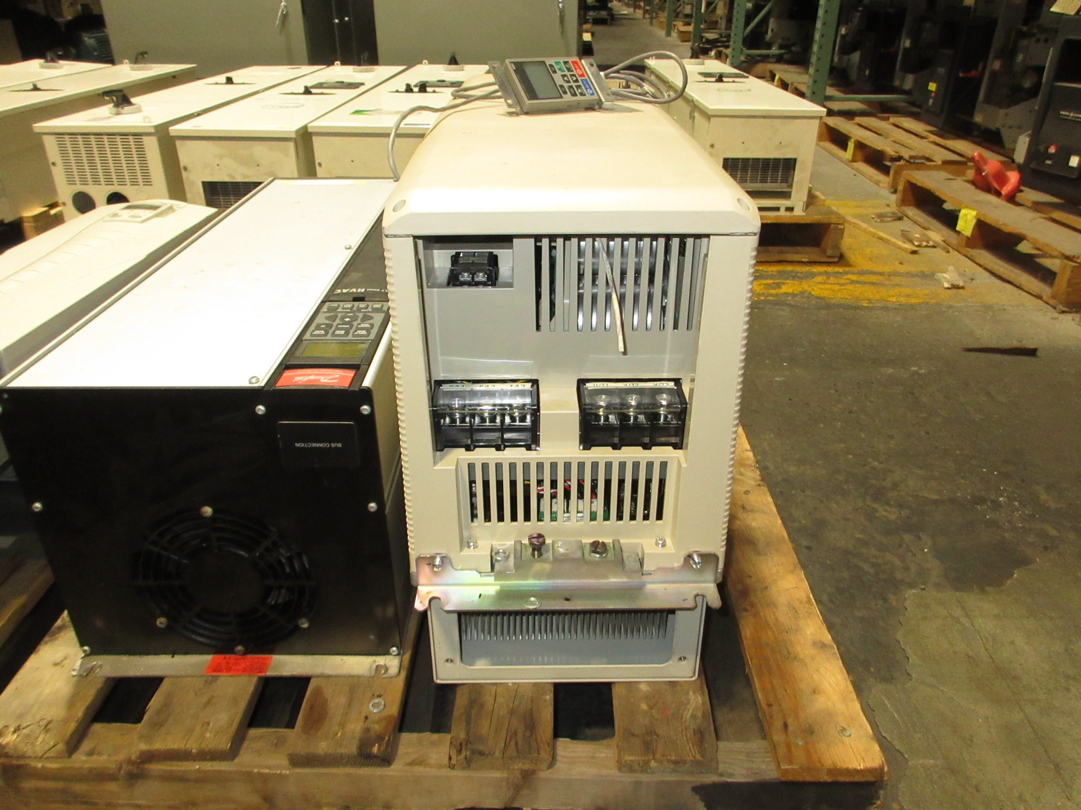 Yaskawa Z1000U Matrix AC Drive CIMR-ZU4E0096AUA Rev. A 75HP 3Ph w/ Keypad Used