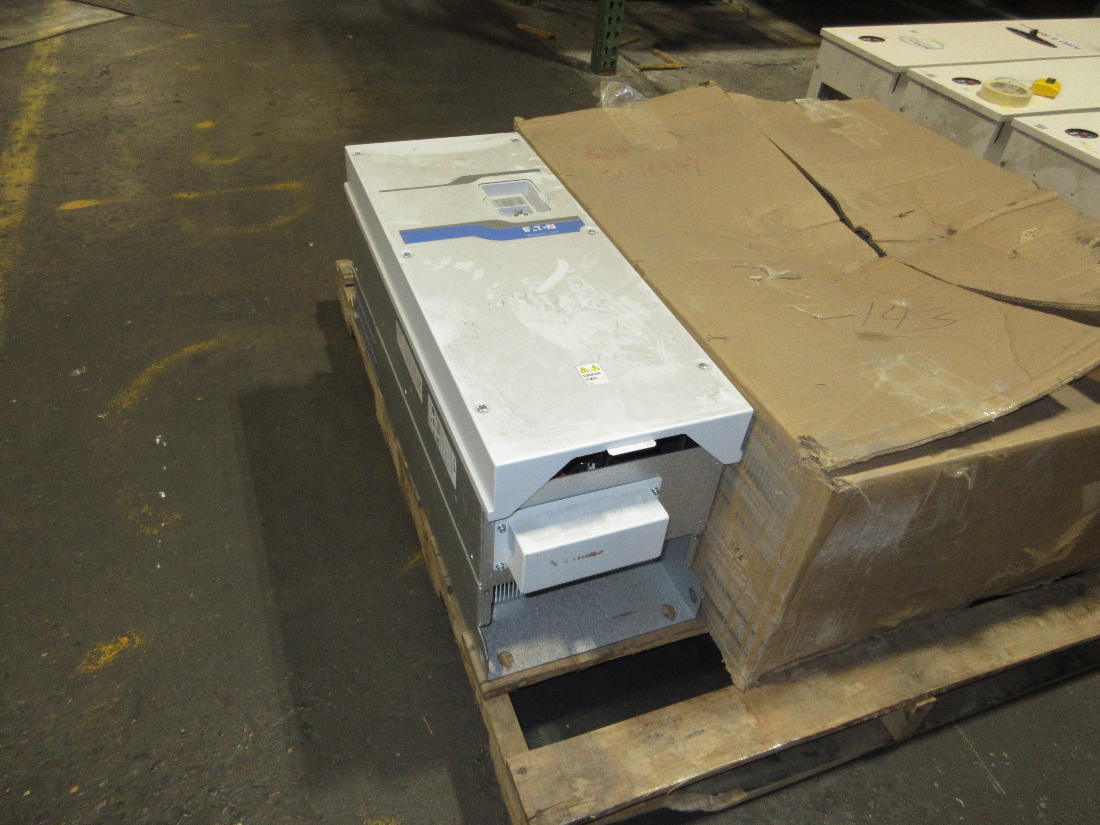 Eaton PowerXL DG1 AC Drive DG1-34105FN-C21C 100HP 3Ph *No Keypad* Used