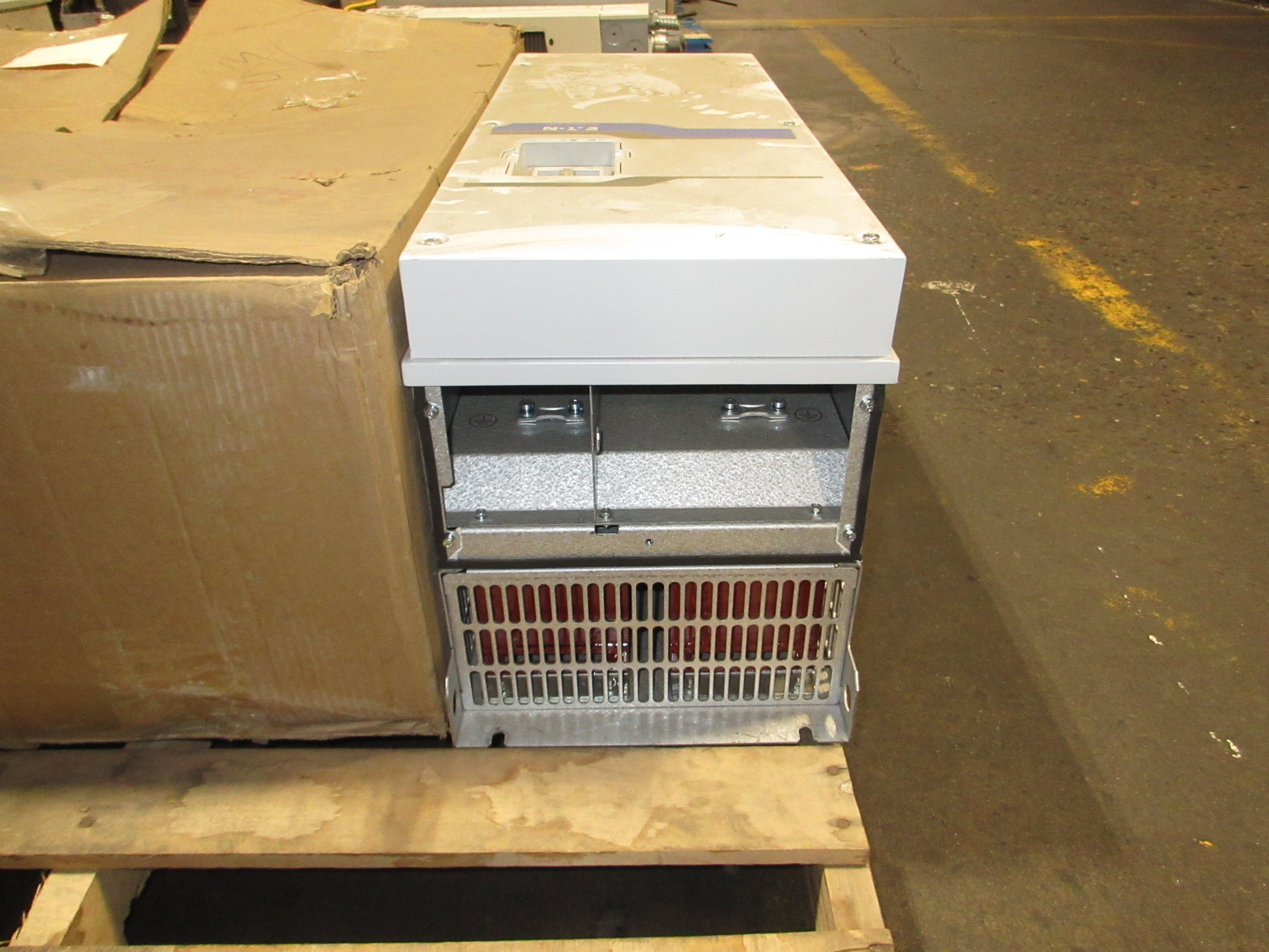 Eaton PowerXL DG1 AC Drive DG1-34105FN-C21C 100HP 3Ph *No Keypad* Used