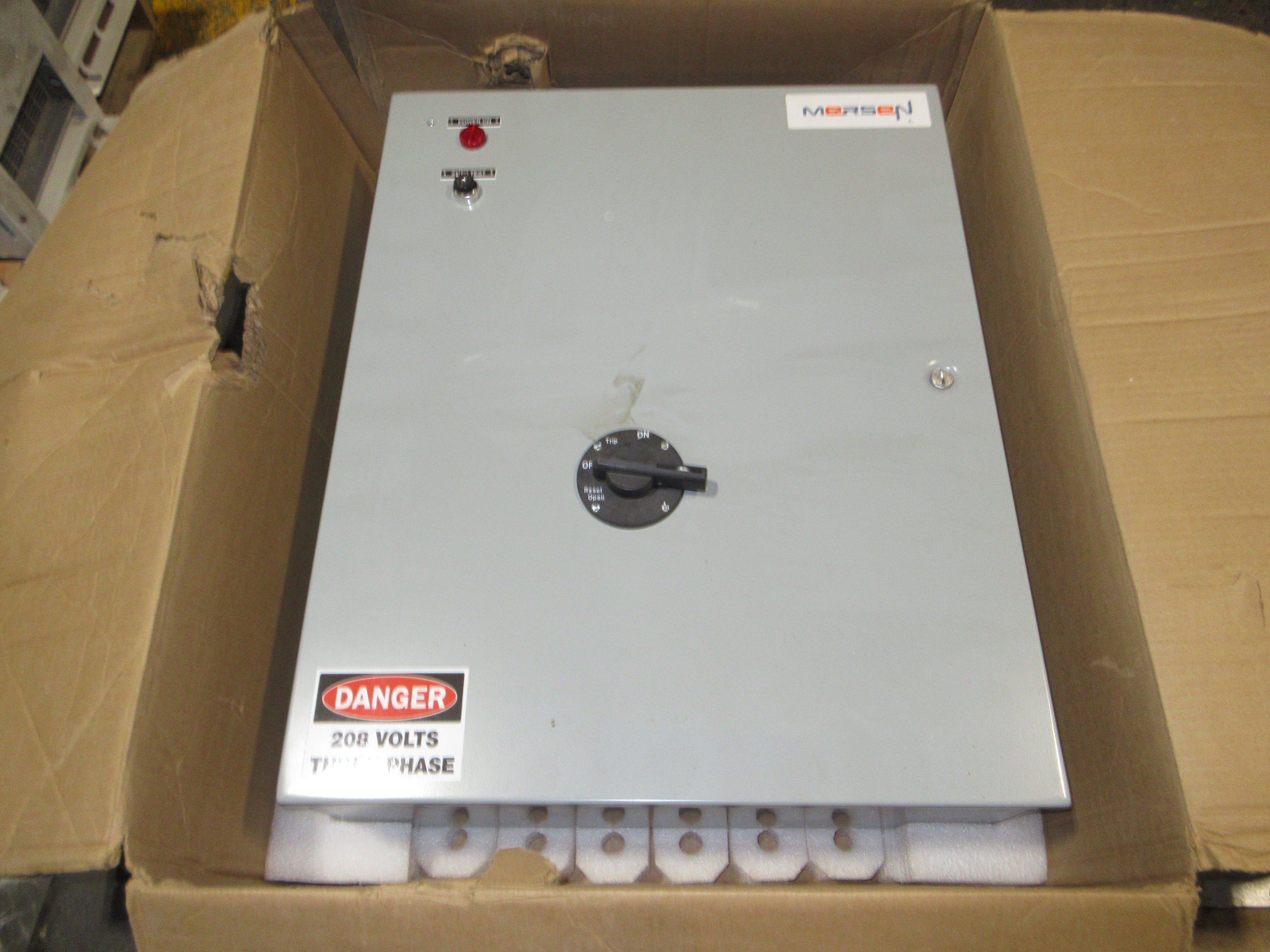 Mersen Fusible Shunt Trip Switch ES2T20R1KRC 200A 208V Nemal Enclosure
