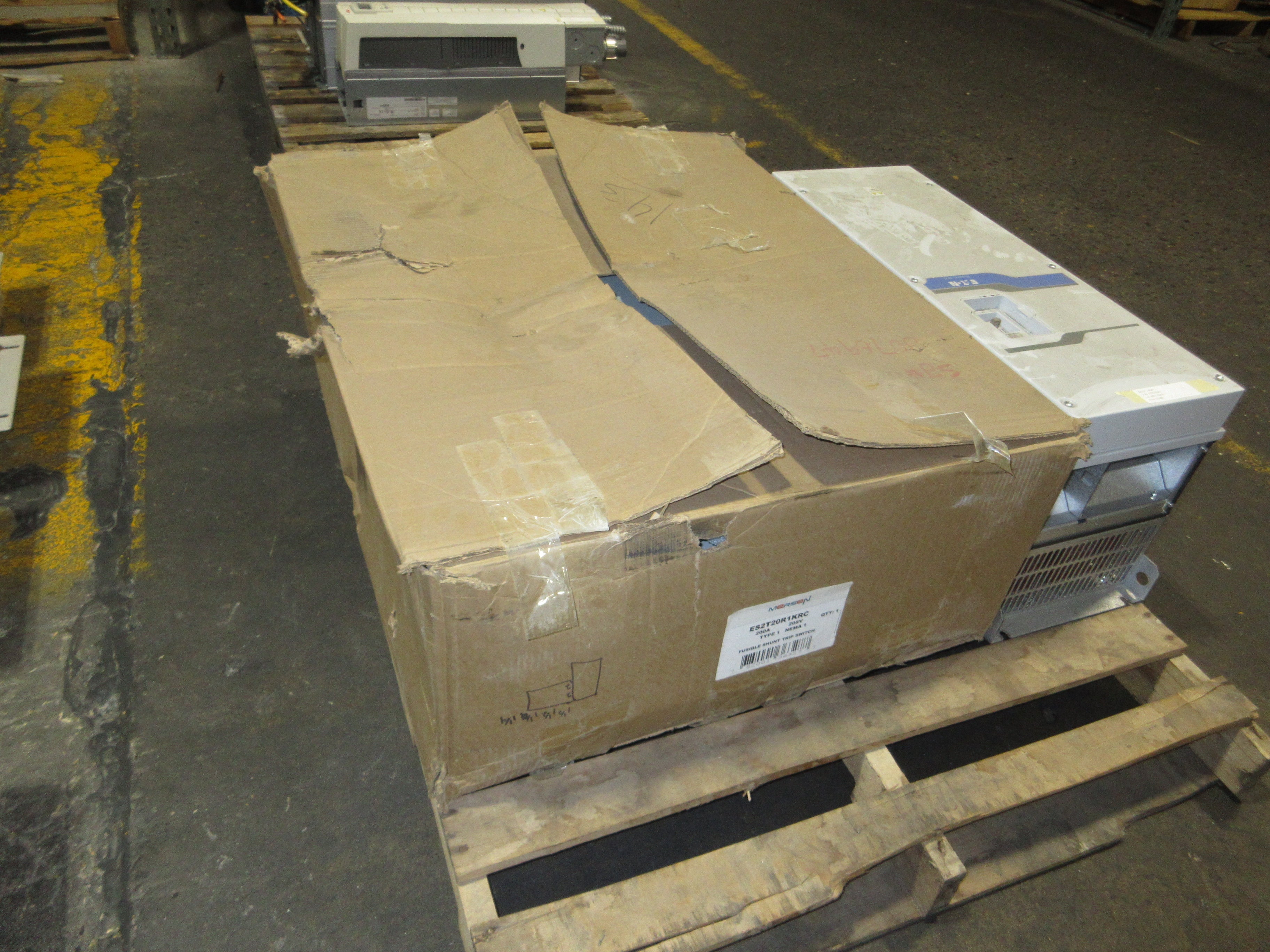 Mersen Fusible Shunt Trip Switch ES2T20R1KRC 200A 208V Nemal Enclosure
