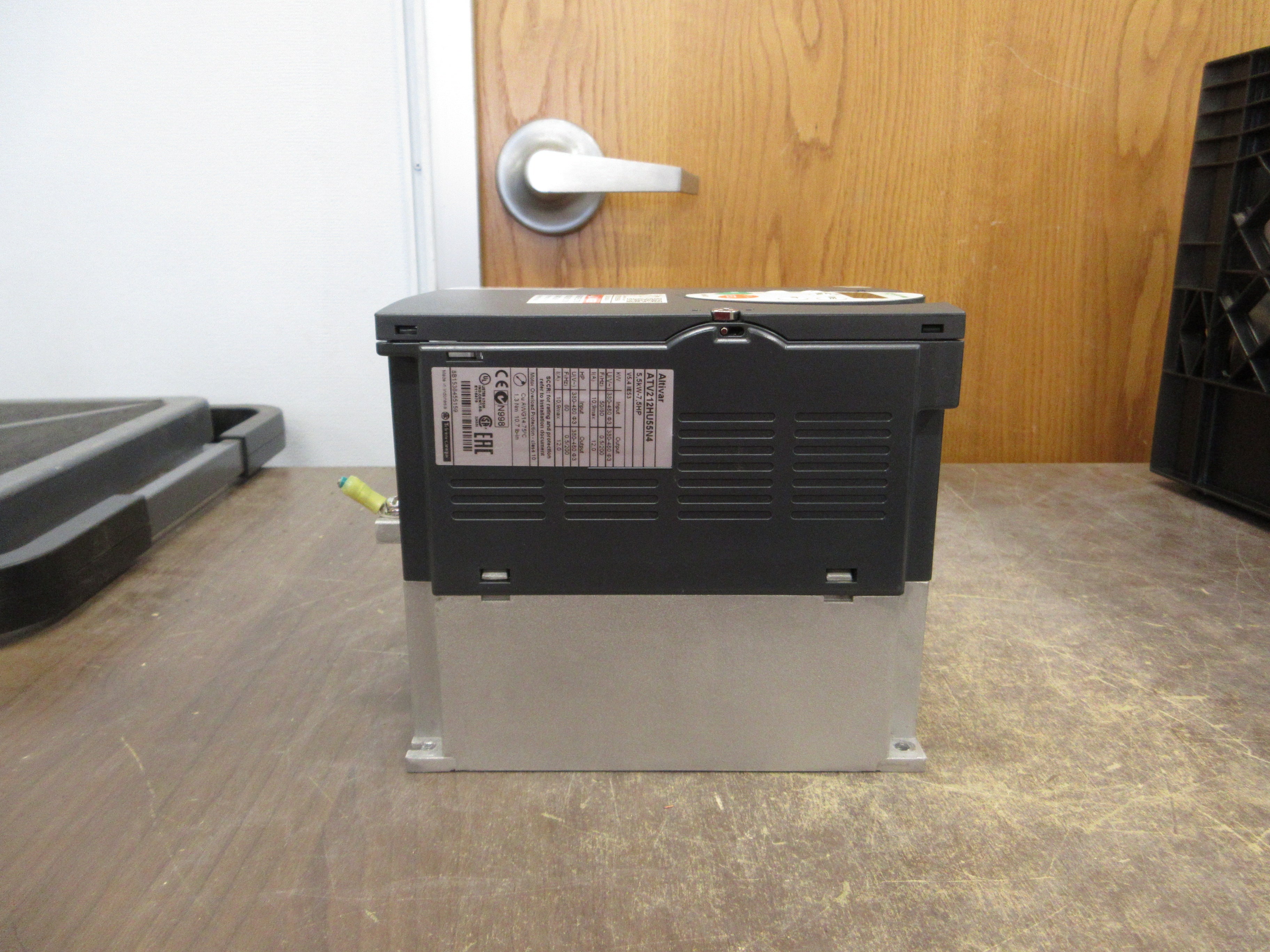 Schneider Electric Altivar AC Drive ATV212HU55N4 7.5HP 3Ph Used