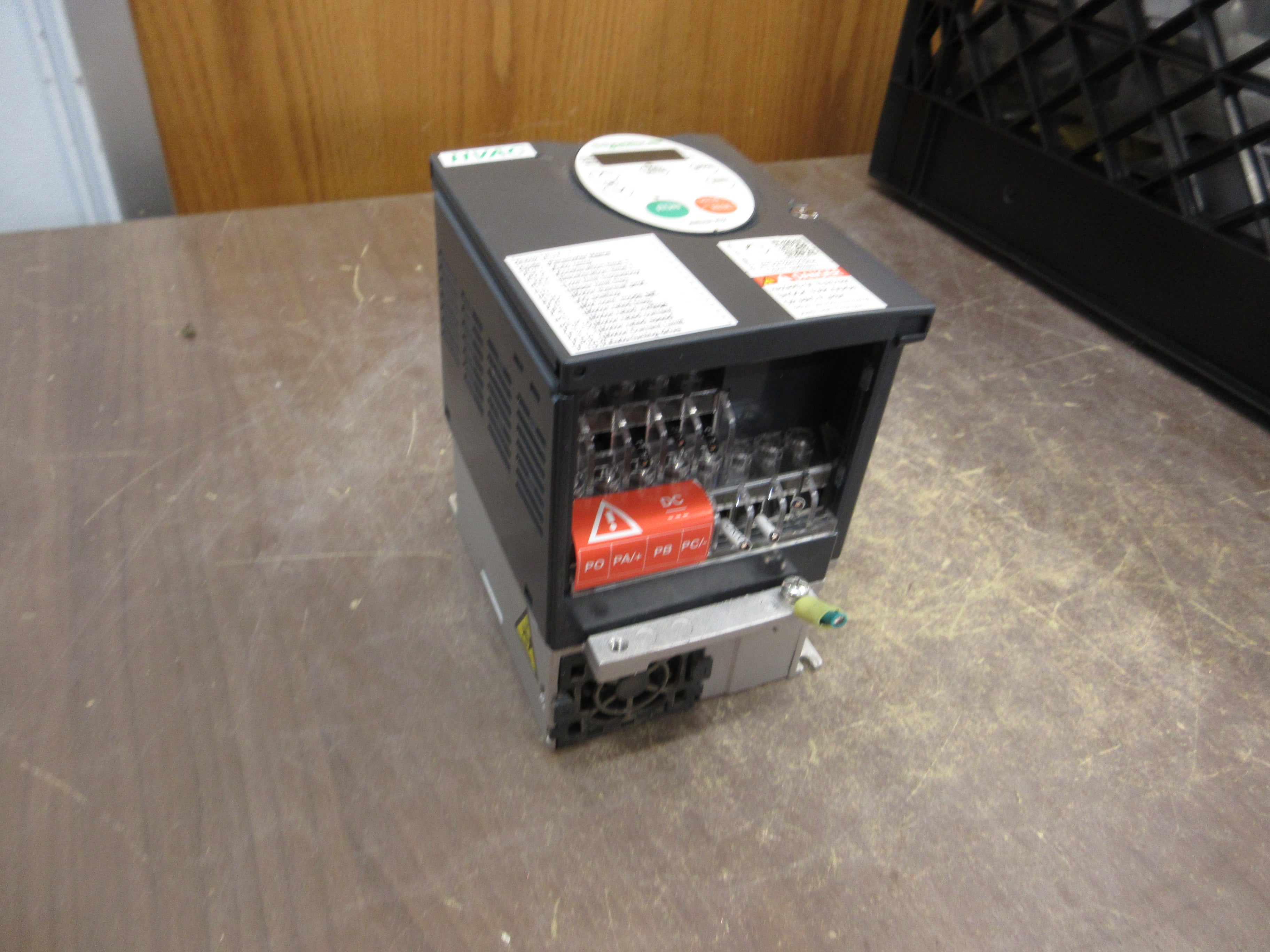 Schneider Electric Altivar AC Drive ATV212HU15N4 2HP 3Ph Used