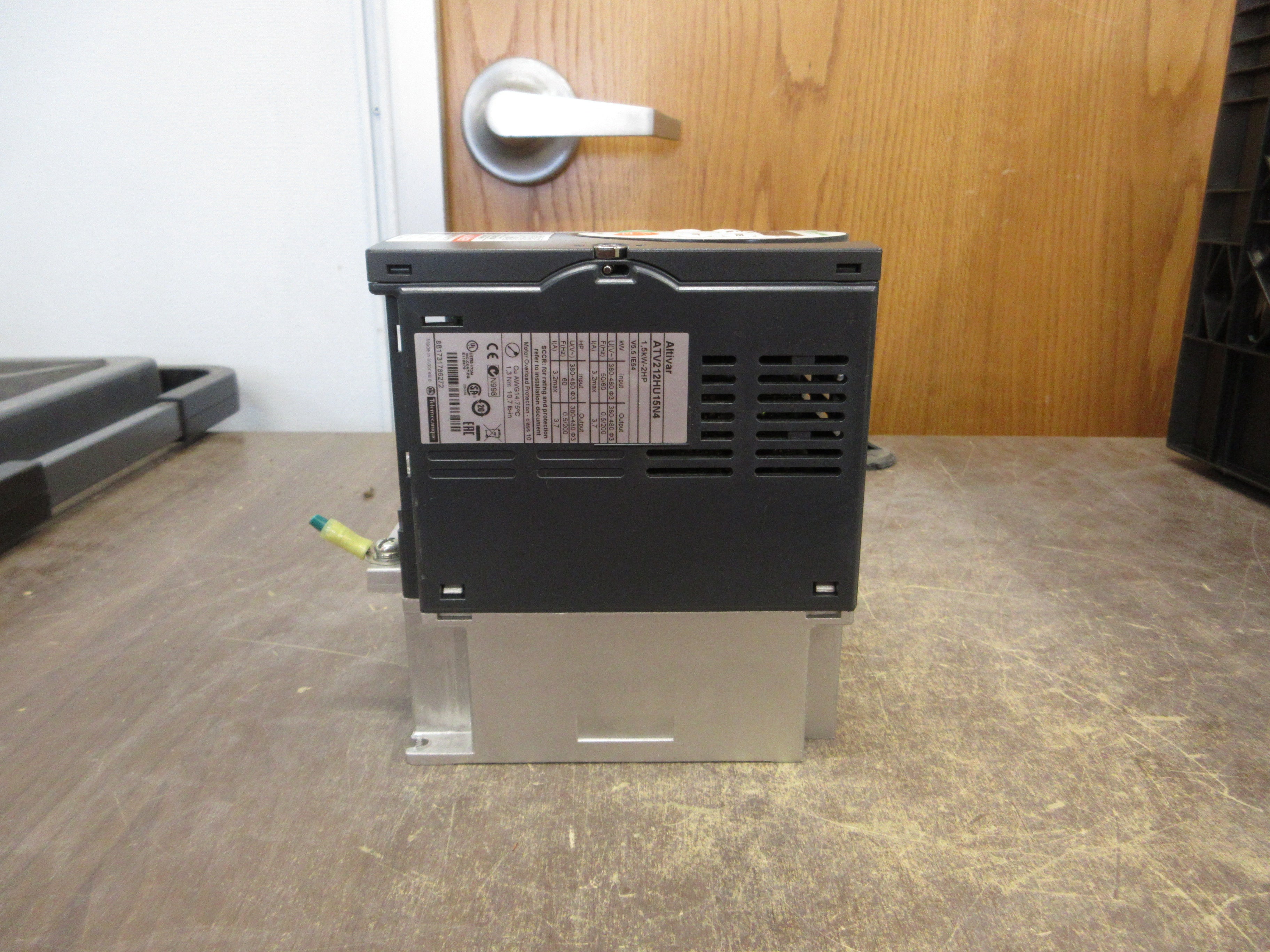 Schneider Electric Altivar AC Drive ATV212HU15N4 2HP 3Ph Used