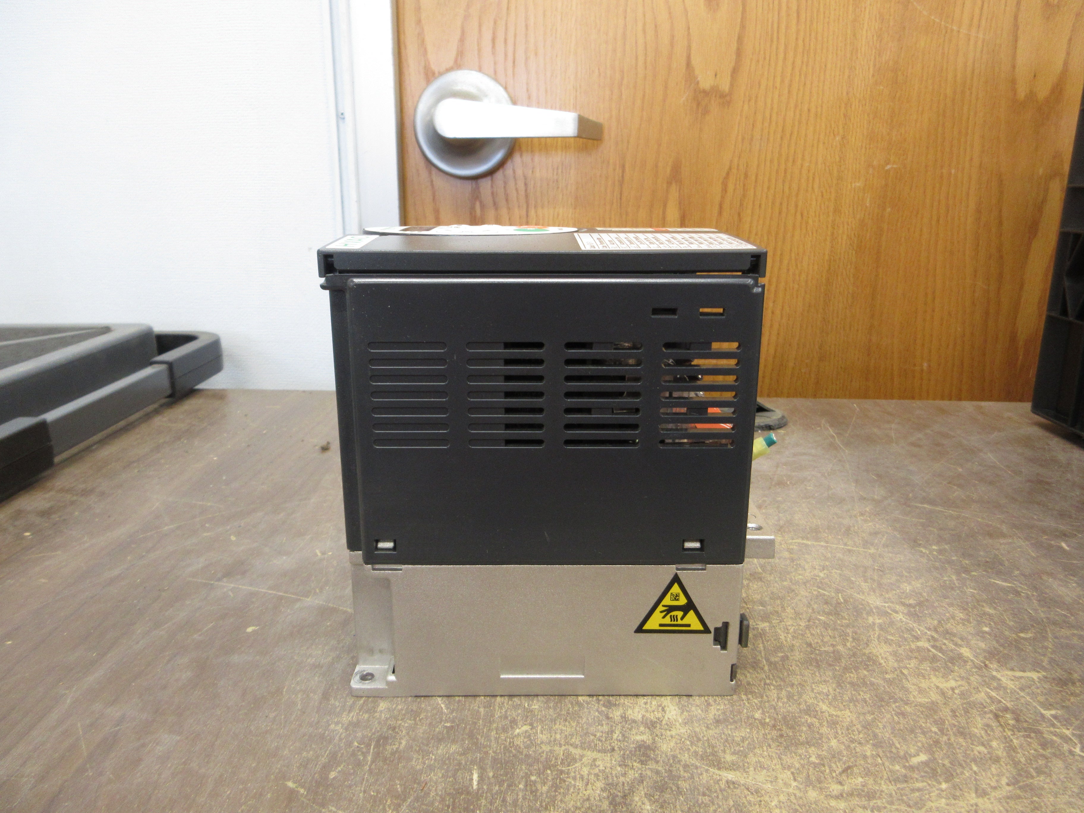 Schneider Electric Altivar AC Drive ATV212HU15N4 2HP 3Ph Used