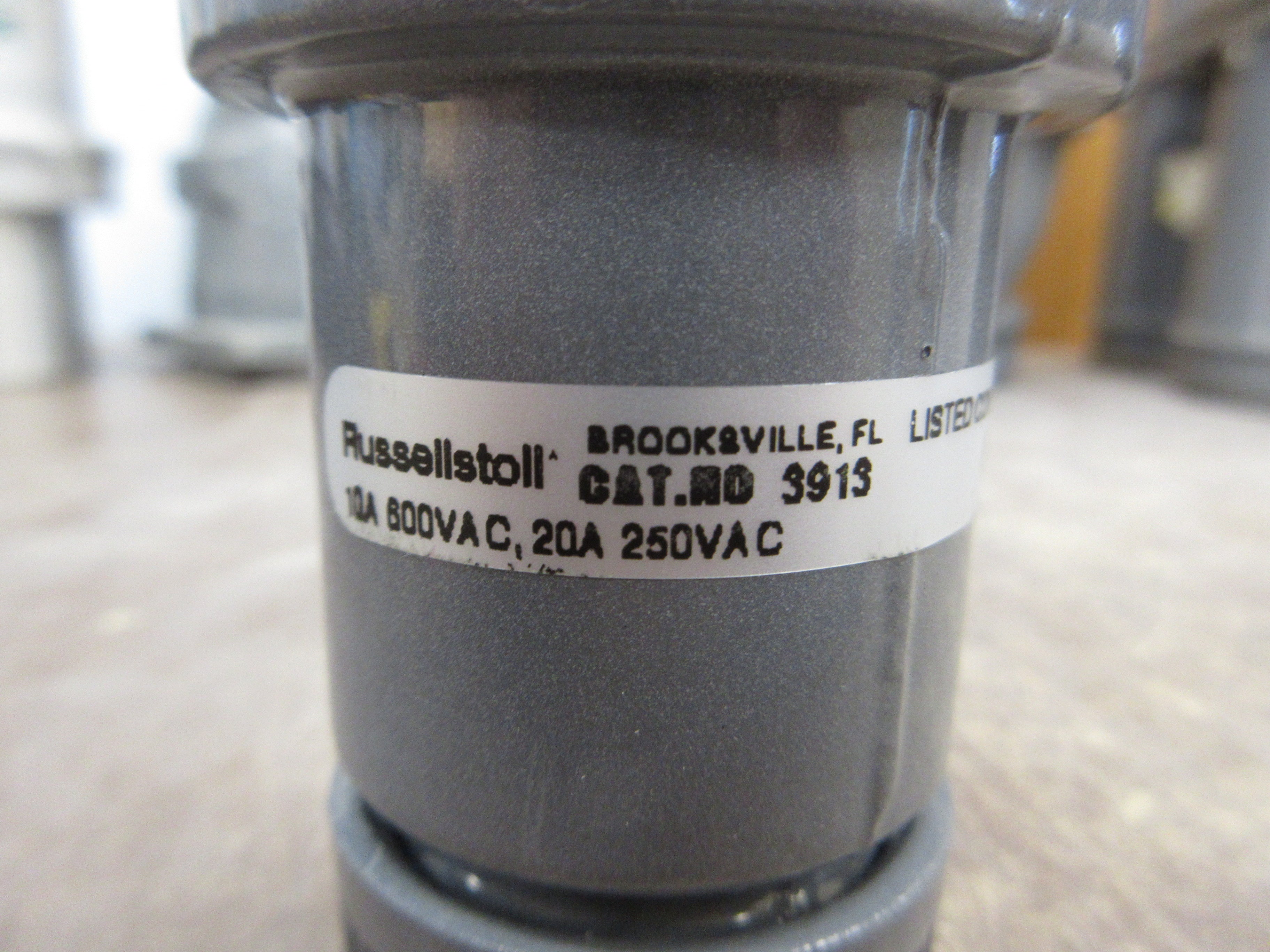 Russellstoll Connector 3913 10A@600V 20A@250V 3W New Surplus
