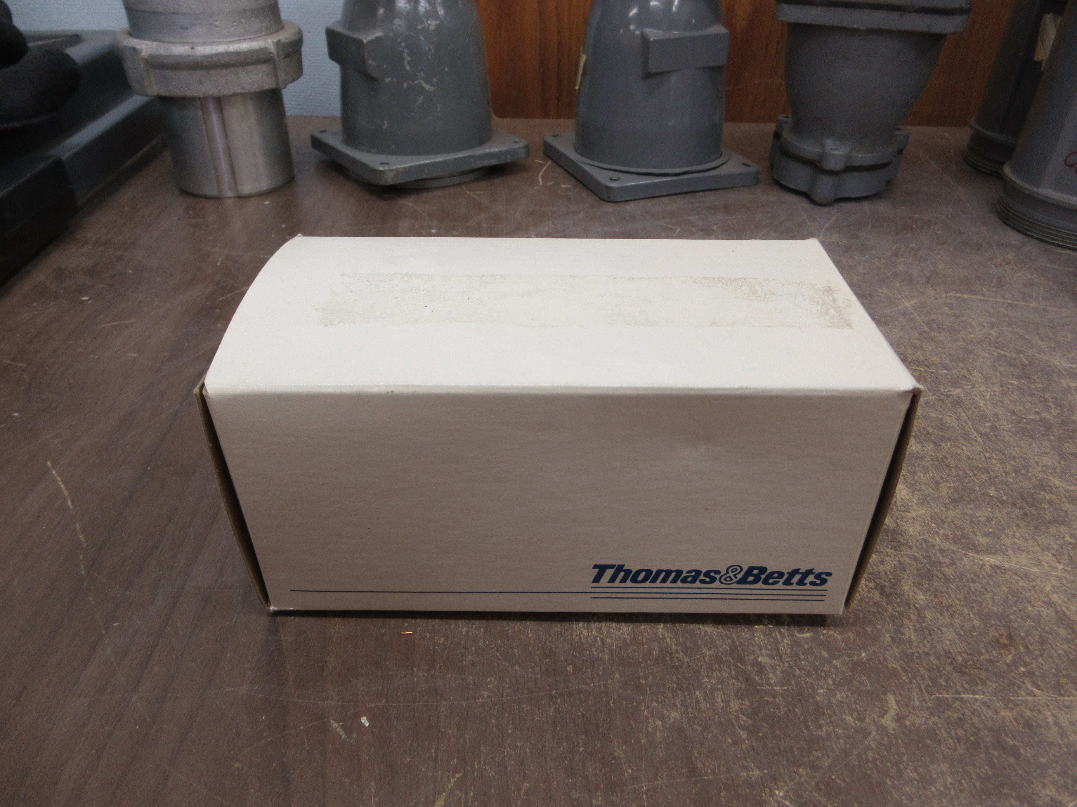 Russellstoll Connector 3913 10A@600V 20A@250V 3W New Surplus