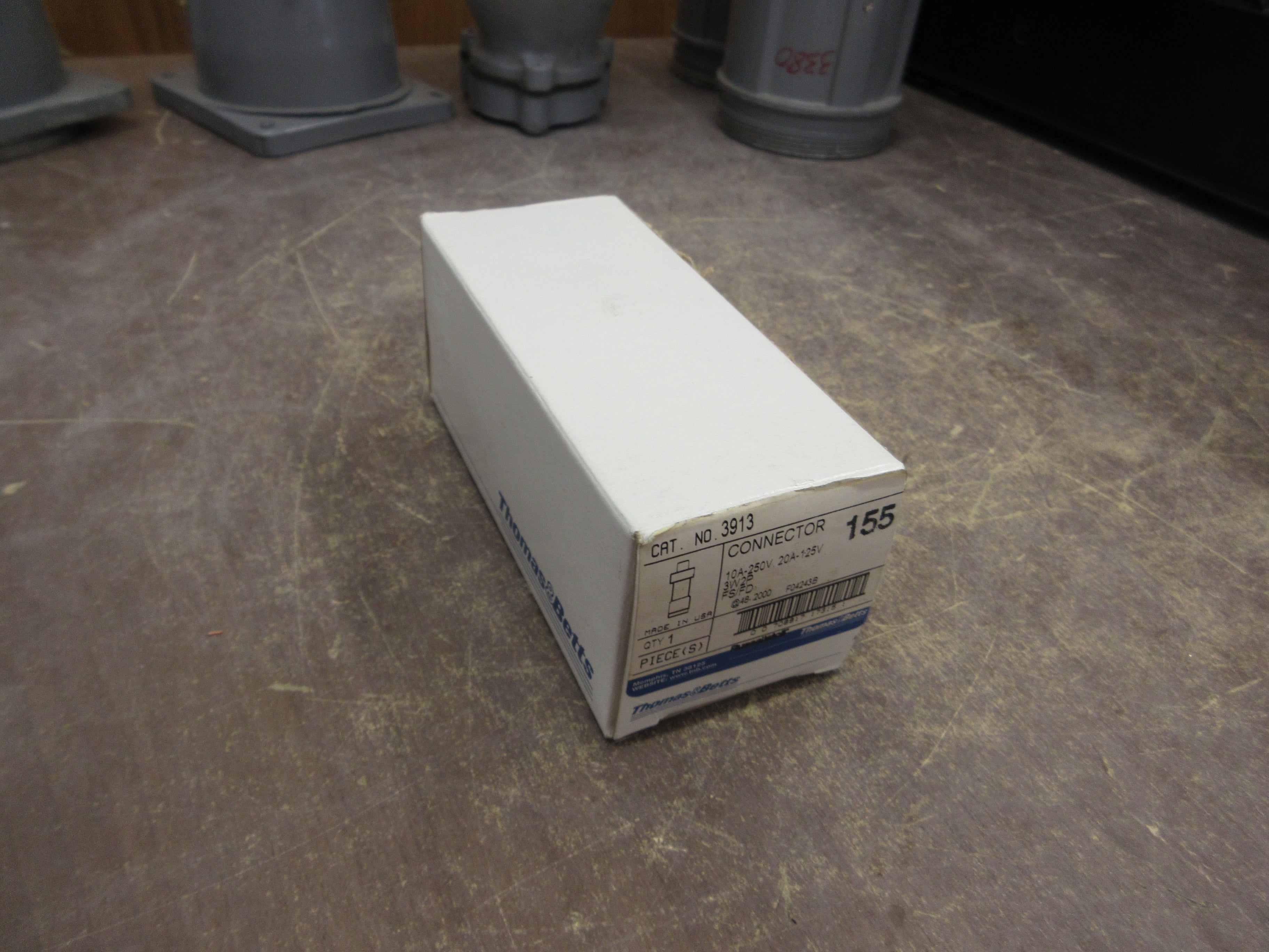 Russellstoll Connector 3913 10A@250V 20A@125V 3W New Surplus